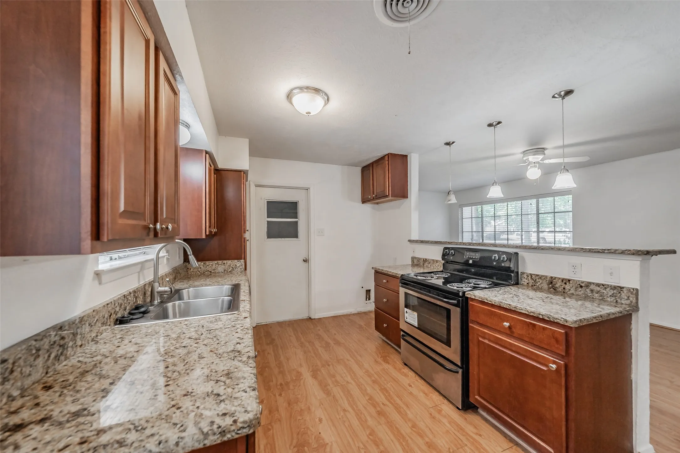 Single Family Residence For Sale in Tarrant County , 602 Buffalo Drive, Arlington, Texas 76013, 3 Bedroom, 2 Bathroom, 2 Garage spaces, 1,526 Sqft, built in 1964, mls#21287450, Real Estate Agent in Arlington, Homes For Sale in Tarrant county, Homes For Sale in Arlington, Realtor in Arlington Texas, Real Estate Brokerage Independent Realty Texas, Luminita Cordes Realtor
