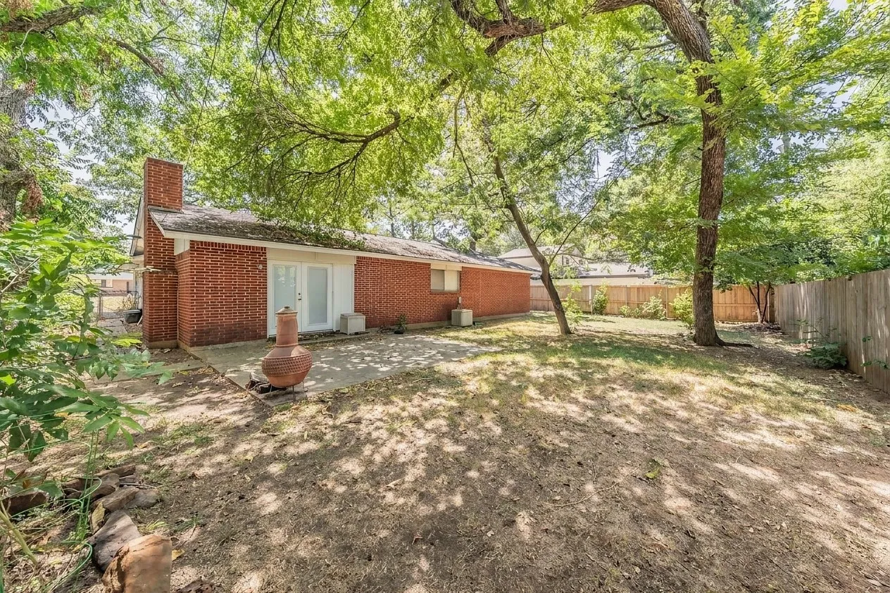 Single Family Residence For Sale in Tarrant County , 602 Buffalo Drive, Arlington, Texas 76013, 3 Bedroom, 2 Bathroom, 2 Garage spaces, 1,526 Sqft, built in 1964, mls#21287450, Real Estate Agent in Arlington, Homes For Sale in Tarrant county, Homes For Sale in Arlington, Realtor in Arlington Texas, Real Estate Brokerage Independent Realty Texas, Luminita Cordes Realtor