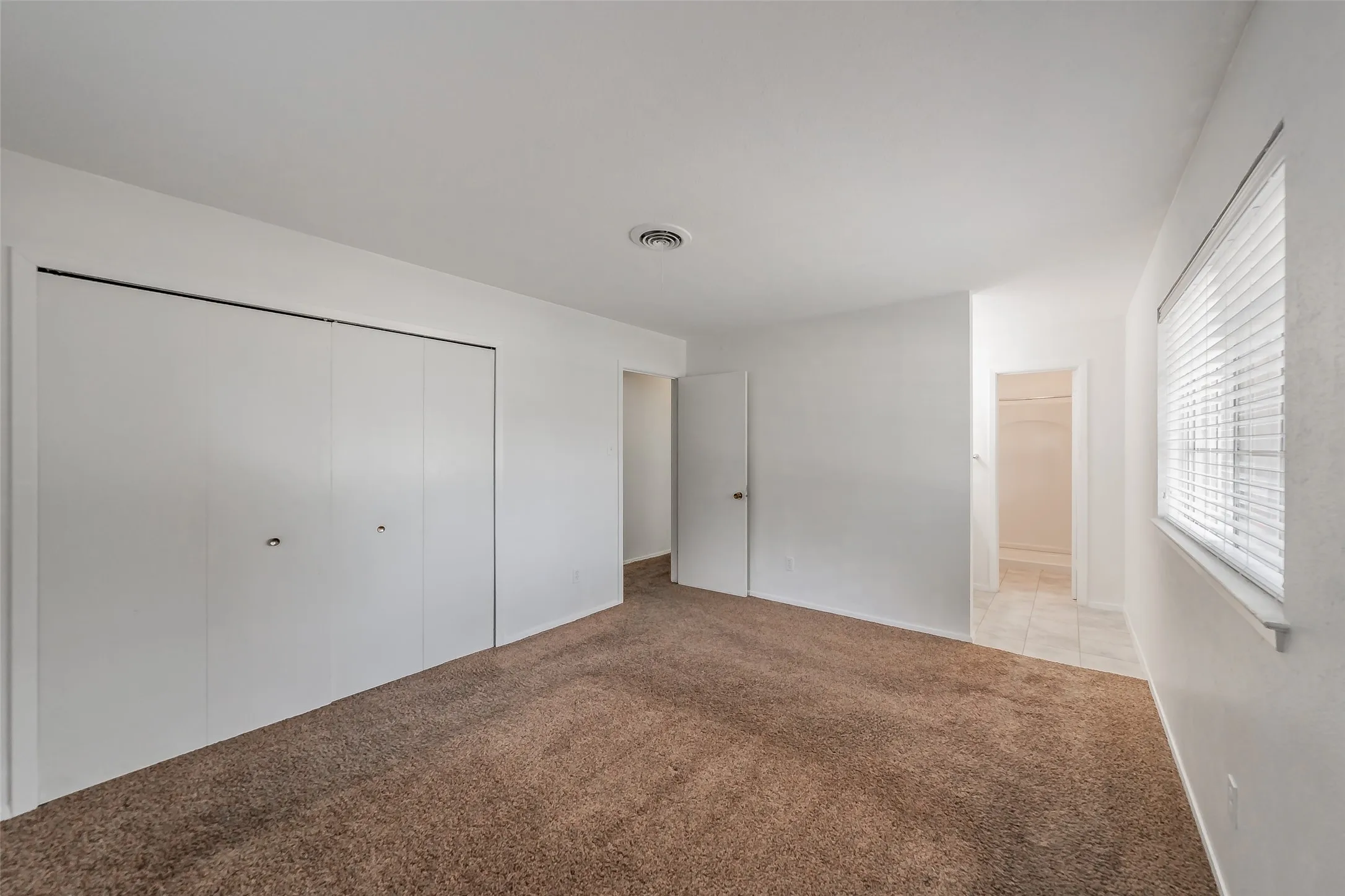 Single Family Residence For Sale in Tarrant County , 602 Buffalo Drive, Arlington, Texas 76013, 3 Bedroom, 2 Bathroom, 2 Garage spaces, 1,526 Sqft, built in 1964, mls#21287450, Real Estate Agent in Arlington, Homes For Sale in Tarrant county, Homes For Sale in Arlington, Realtor in Arlington Texas, Real Estate Brokerage Independent Realty Texas, Luminita Cordes Realtor
