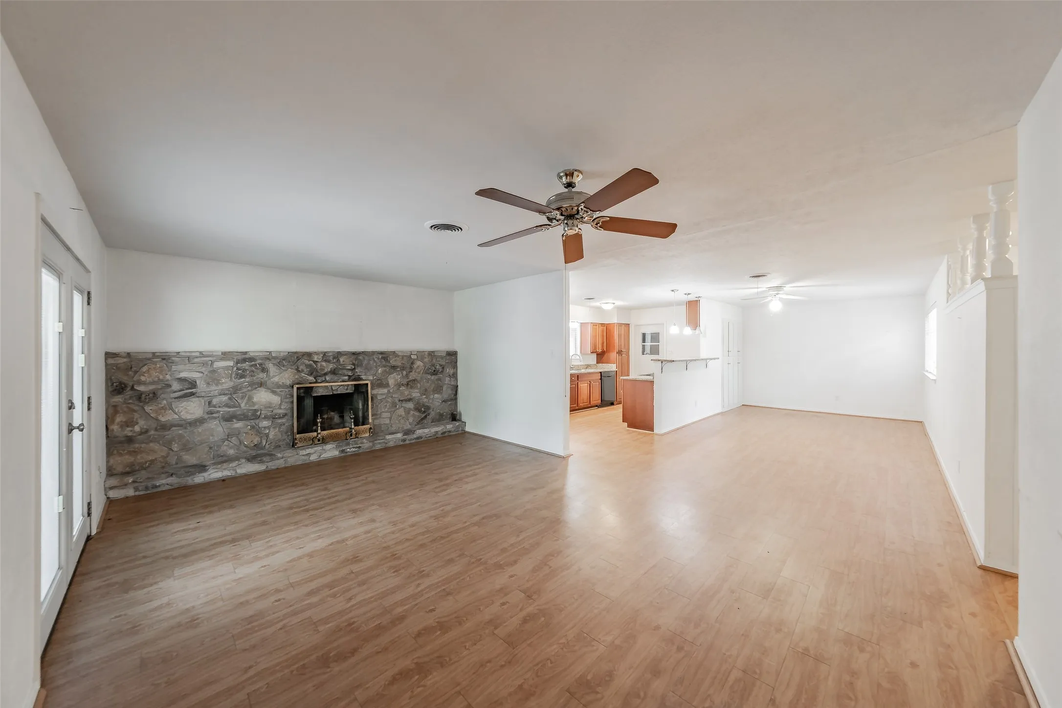 Single Family Residence For Sale in Tarrant County , 602 Buffalo Drive, Arlington, Texas 76013, 3 Bedroom, 2 Bathroom, 2 Garage spaces, 1,526 Sqft, built in 1964, mls#21287450, Real Estate Agent in Arlington, Homes For Sale in Tarrant county, Homes For Sale in Arlington, Realtor in Arlington Texas, Real Estate Brokerage Independent Realty Texas, Luminita Cordes Realtor