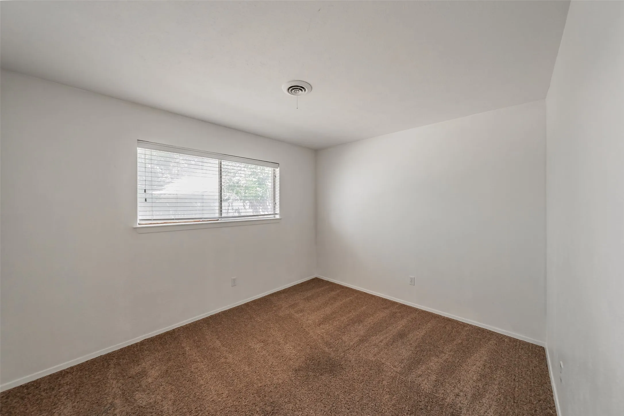 Single Family Residence For Sale in Tarrant County , 602 Buffalo Drive, Arlington, Texas 76013, 3 Bedroom, 2 Bathroom, 2 Garage spaces, 1,526 Sqft, built in 1964, mls#21287450, Real Estate Agent in Arlington, Homes For Sale in Tarrant county, Homes For Sale in Arlington, Realtor in Arlington Texas, Real Estate Brokerage Independent Realty Texas, Luminita Cordes Realtor
