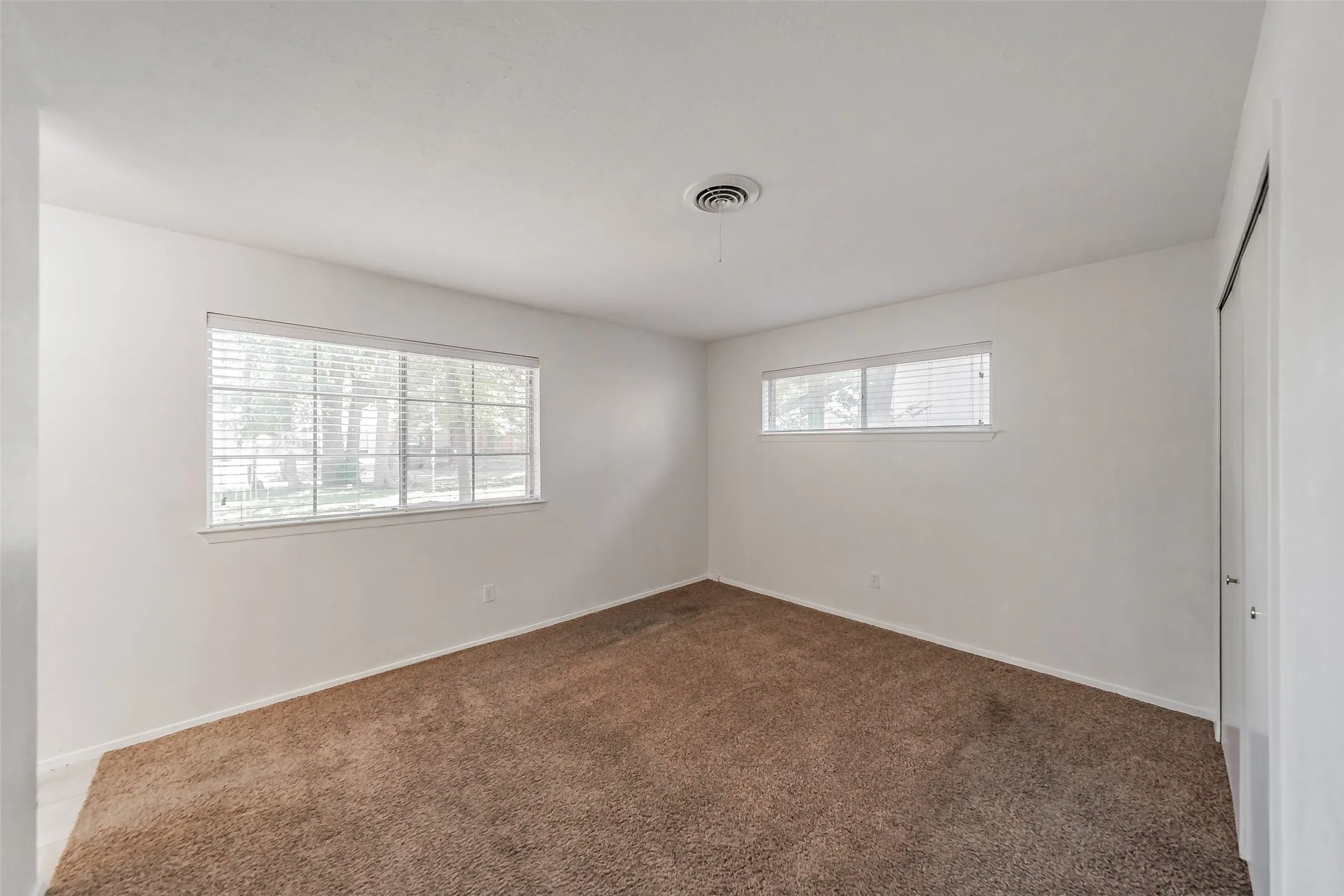 Single Family Residence For Sale in Tarrant County , 602 Buffalo Drive, Arlington, Texas 76013, 3 Bedroom, 2 Bathroom, 2 Garage spaces, 1,526 Sqft, built in 1964, mls#21287450, Real Estate Agent in Arlington, Homes For Sale in Tarrant county, Homes For Sale in Arlington, Realtor in Arlington Texas, Real Estate Brokerage Independent Realty Texas, Luminita Cordes Realtor