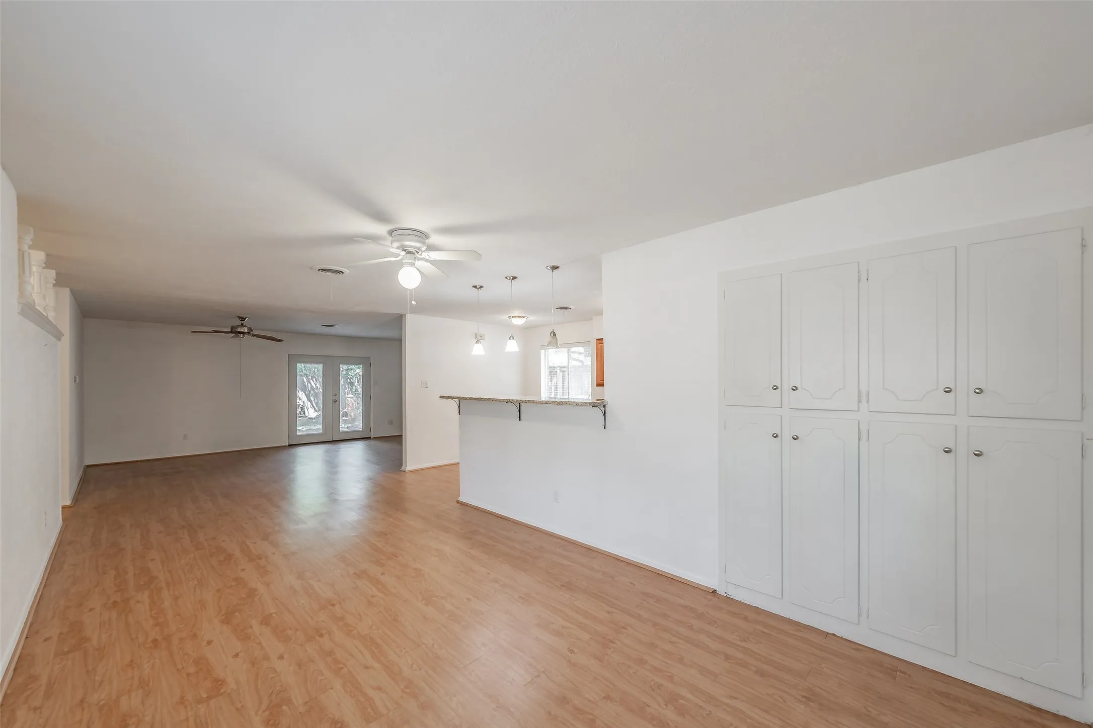 Single Family Residence For Sale in Tarrant County , 602 Buffalo Drive, Arlington, Texas 76013, 3 Bedroom, 2 Bathroom, 2 Garage spaces, 1,526 Sqft, built in 1964, mls#21287450, Real Estate Agent in Arlington, Homes For Sale in Tarrant county, Homes For Sale in Arlington, Realtor in Arlington Texas, Real Estate Brokerage Independent Realty Texas, Luminita Cordes Realtor