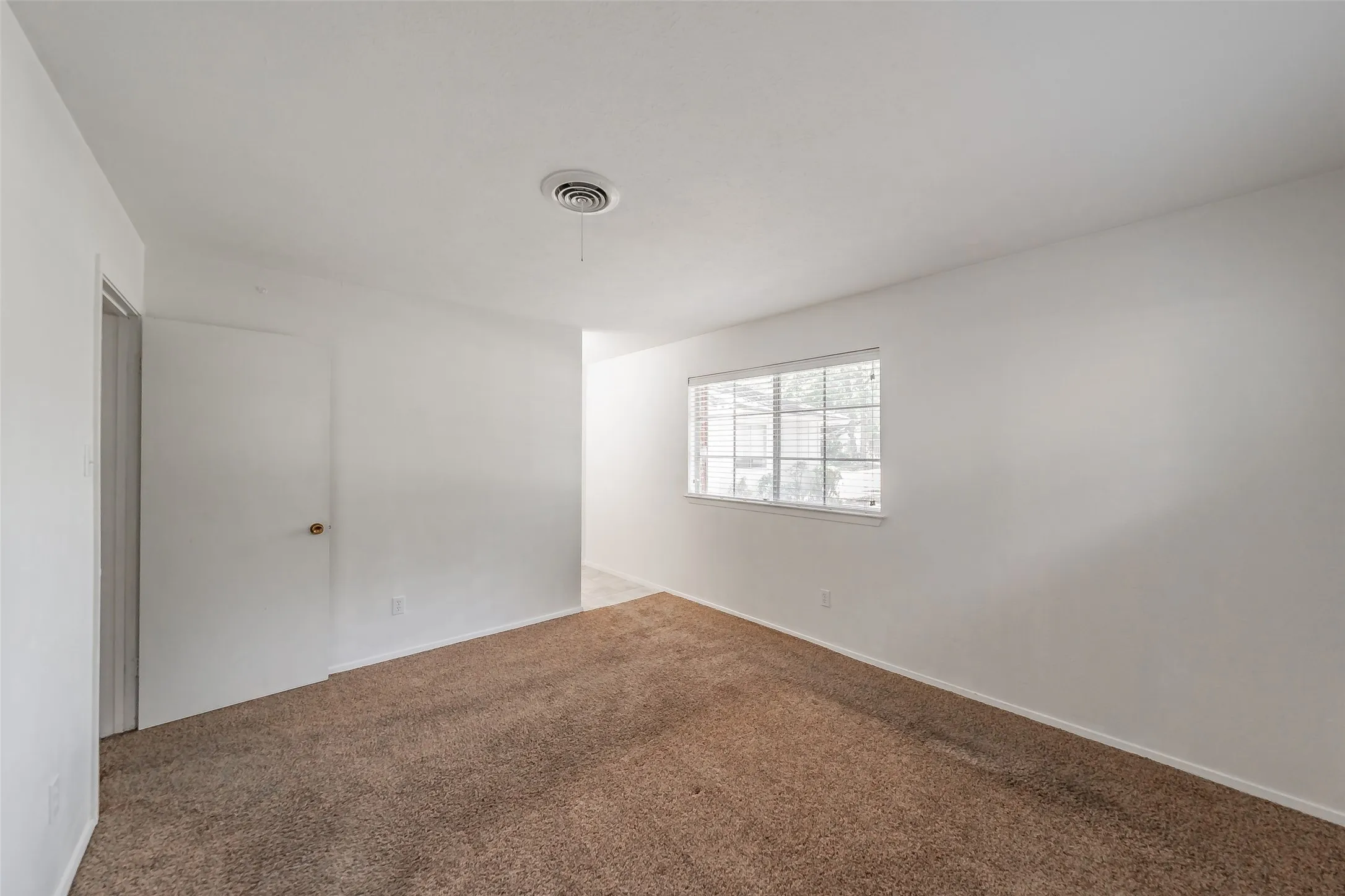 Single Family Residence For Sale in Tarrant County , 602 Buffalo Drive, Arlington, Texas 76013, 3 Bedroom, 2 Bathroom, 2 Garage spaces, 1,526 Sqft, built in 1964, mls#21287450, Real Estate Agent in Arlington, Homes For Sale in Tarrant county, Homes For Sale in Arlington, Realtor in Arlington Texas, Real Estate Brokerage Independent Realty Texas, Luminita Cordes Realtor