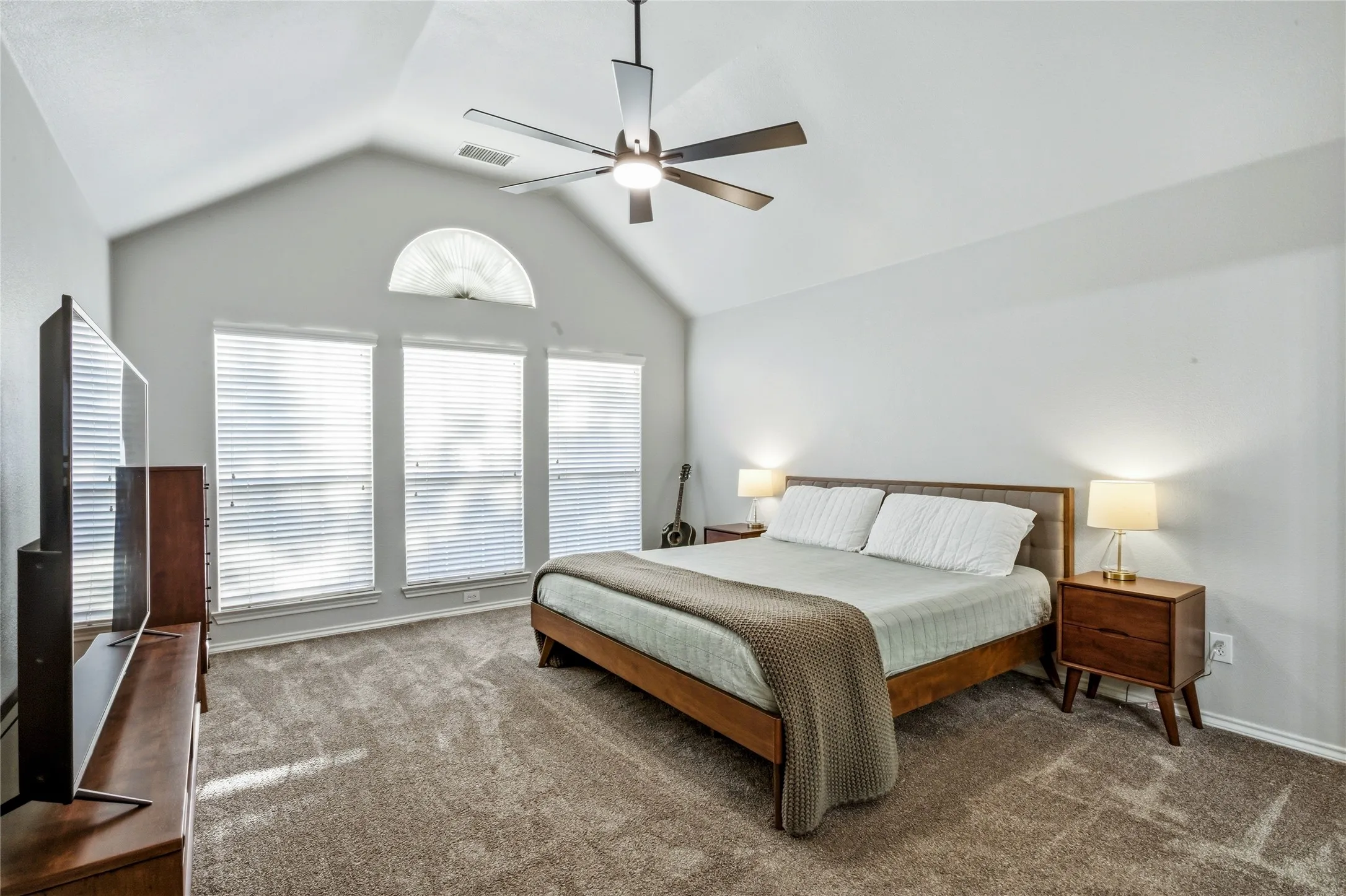 Single Family Residence For Sale in Collin County , 8612 Falcon Crest Drive, Mc Kinney, Texas 75072, 4 Bedroom, 3 Bathroom, 3 Garage spaces, 2,450 Sqft, built in 1999, mls#21286502, Real Estate Agent in Mc Kinney, Homes For Sale in Collin county, Homes For Sale in Mc Kinney, Realtor in Mc Kinney Texas, Real Estate Brokerage Independent Realty Texas, Luminita Cordes Realtor