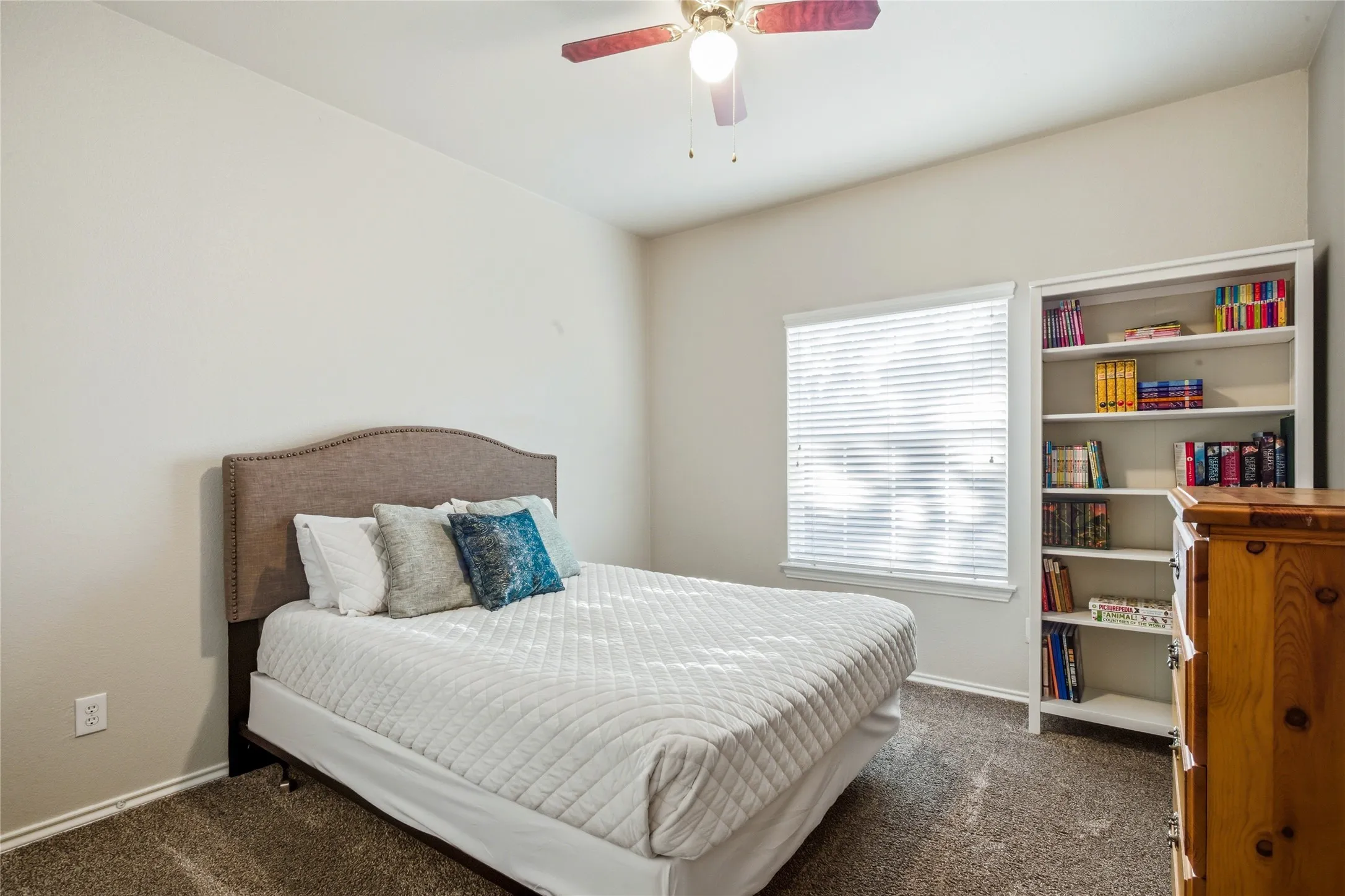 Single Family Residence For Sale in Collin County , 8612 Falcon Crest Drive, Mc Kinney, Texas 75072, 4 Bedroom, 3 Bathroom, 3 Garage spaces, 2,450 Sqft, built in 1999, mls#21286502, Real Estate Agent in Mc Kinney, Homes For Sale in Collin county, Homes For Sale in Mc Kinney, Realtor in Mc Kinney Texas, Real Estate Brokerage Independent Realty Texas, Luminita Cordes Realtor