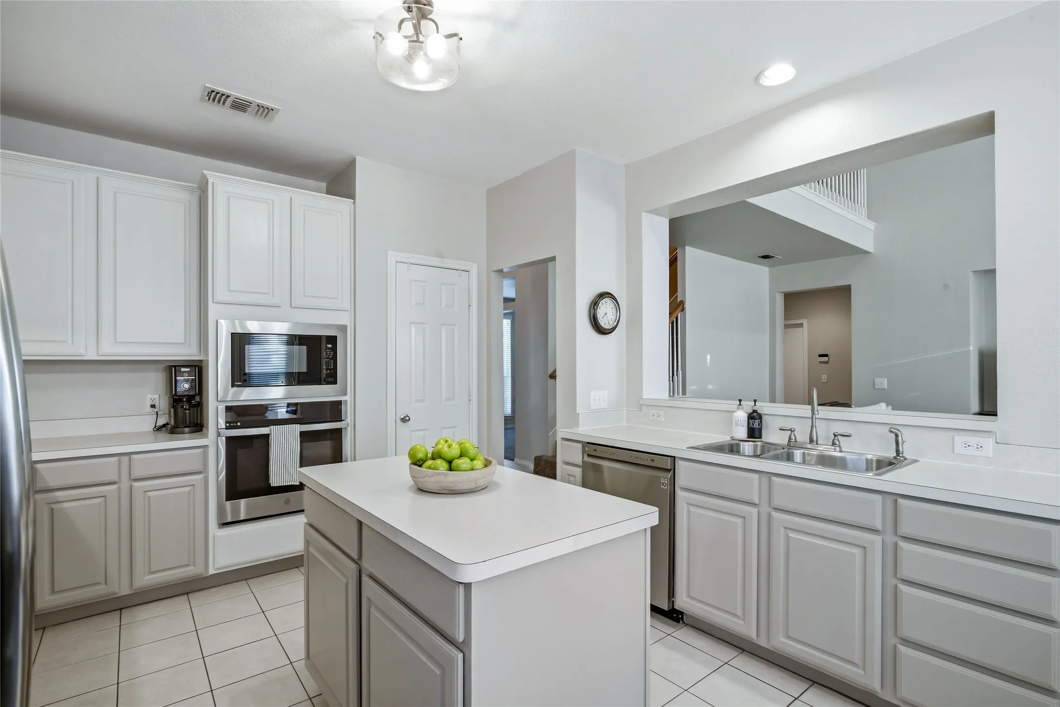 Single Family Residence For Sale in Collin County , 8612 Falcon Crest Drive, Mc Kinney, Texas 75072, 4 Bedroom, 3 Bathroom, 3 Garage spaces, 2,450 Sqft, built in 1999, mls#21286502, Real Estate Agent in Mc Kinney, Homes For Sale in Collin county, Homes For Sale in Mc Kinney, Realtor in Mc Kinney Texas, Real Estate Brokerage Independent Realty Texas, Luminita Cordes Realtor