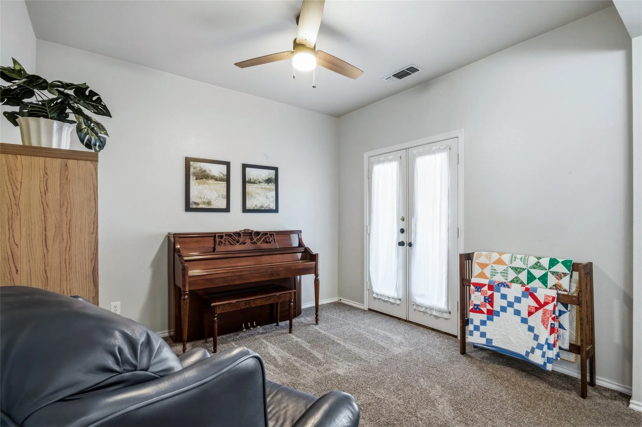 Single Family Residence For Sale in Collin County , 8612 Falcon Crest Drive, Mc Kinney, Texas 75072, 4 Bedroom, 3 Bathroom, 3 Garage spaces, 2,450 Sqft, built in 1999, mls#21286502, Real Estate Agent in Mc Kinney, Homes For Sale in Collin county, Homes For Sale in Mc Kinney, Realtor in Mc Kinney Texas, Real Estate Brokerage Independent Realty Texas, Luminita Cordes Realtor