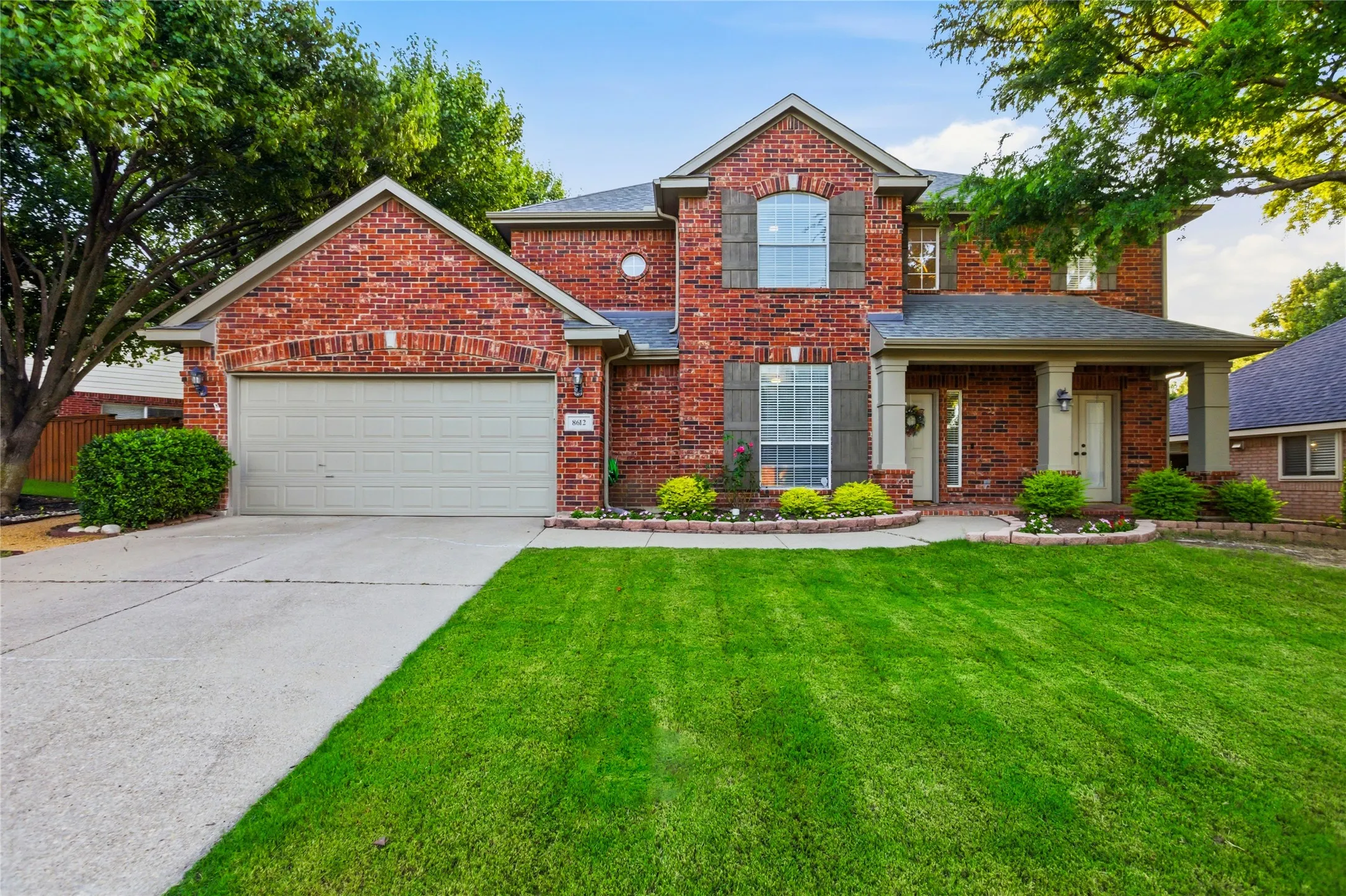 Single Family Residence For Sale in Collin County , 8612 Falcon Crest Drive, Mc Kinney, Texas 75072, 4 Bedroom, 3 Bathroom, 3 Garage spaces, 2,450 Sqft, built in 1999, mls#21286502, Real Estate Agent in Mc Kinney, Homes For Sale in Collin county, Homes For Sale in Mc Kinney, Realtor in Mc Kinney Texas, Real Estate Brokerage Independent Realty Texas, Luminita Cordes Realtor