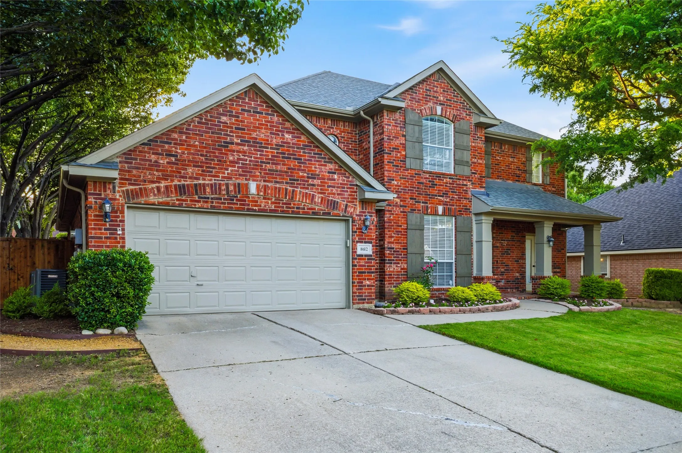 Single Family Residence For Sale in Collin County , 8612 Falcon Crest Drive, Mc Kinney, Texas 75072, 4 Bedroom, 3 Bathroom, 3 Garage spaces, 2,450 Sqft, built in 1999, mls#21286502, Real Estate Agent in Mc Kinney, Homes For Sale in Collin county, Homes For Sale in Mc Kinney, Realtor in Mc Kinney Texas, Real Estate Brokerage Independent Realty Texas, Luminita Cordes Realtor