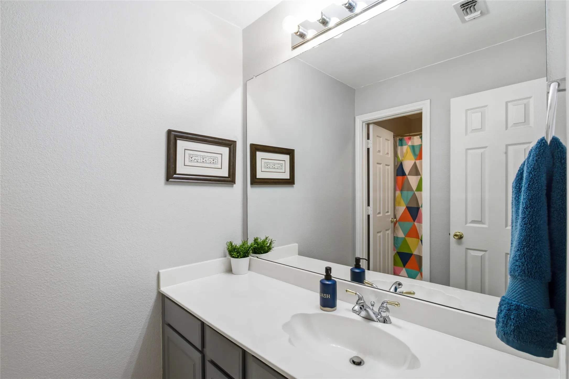 Single Family Residence For Sale in Collin County , 8612 Falcon Crest Drive, Mc Kinney, Texas 75072, 4 Bedroom, 3 Bathroom, 3 Garage spaces, 2,450 Sqft, built in 1999, mls#21286502, Real Estate Agent in Mc Kinney, Homes For Sale in Collin county, Homes For Sale in Mc Kinney, Realtor in Mc Kinney Texas, Real Estate Brokerage Independent Realty Texas, Luminita Cordes Realtor
