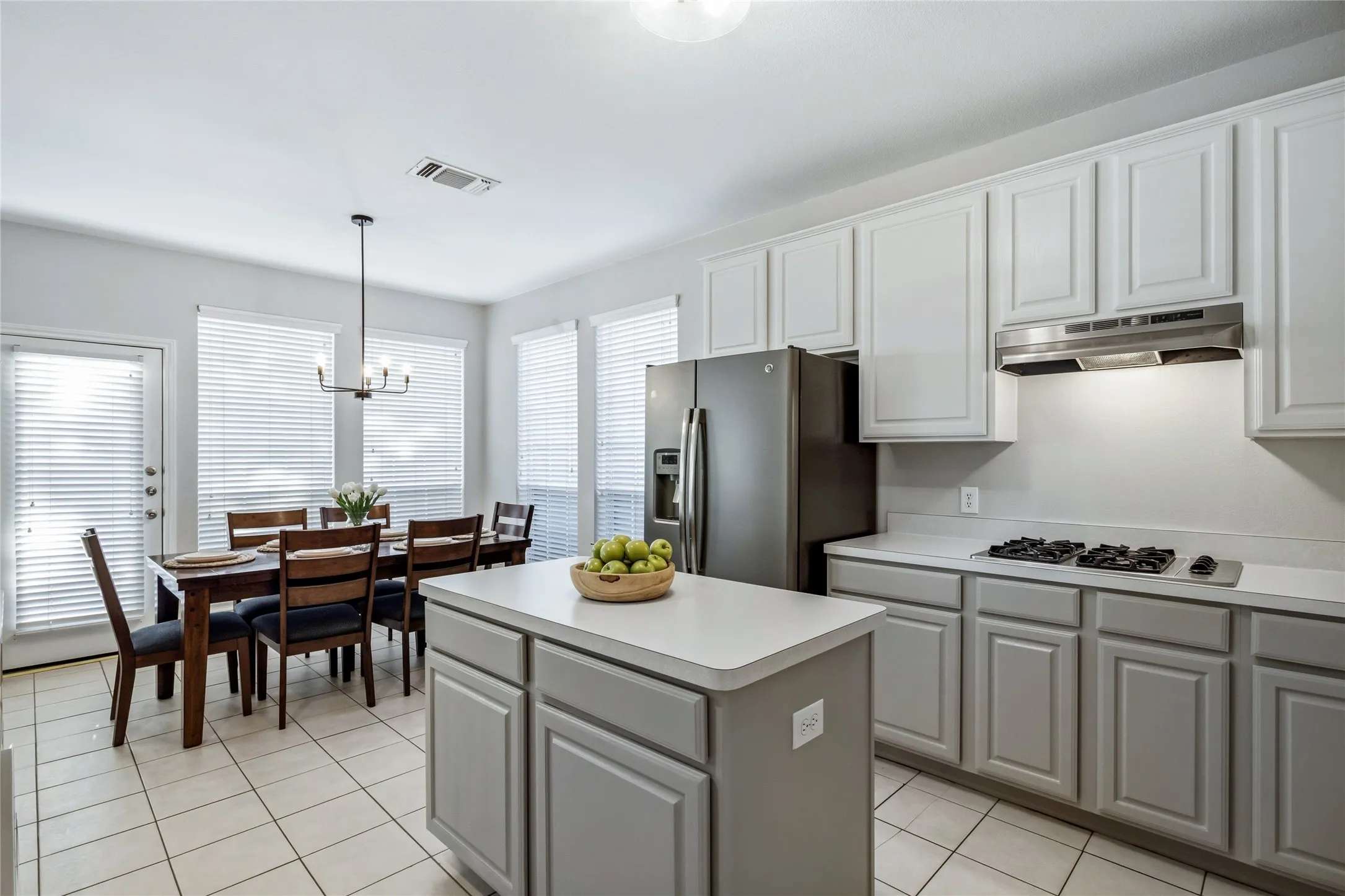 Single Family Residence For Sale in Collin County , 8612 Falcon Crest Drive, Mc Kinney, Texas 75072, 4 Bedroom, 3 Bathroom, 3 Garage spaces, 2,450 Sqft, built in 1999, mls#21286502, Real Estate Agent in Mc Kinney, Homes For Sale in Collin county, Homes For Sale in Mc Kinney, Realtor in Mc Kinney Texas, Real Estate Brokerage Independent Realty Texas, Luminita Cordes Realtor