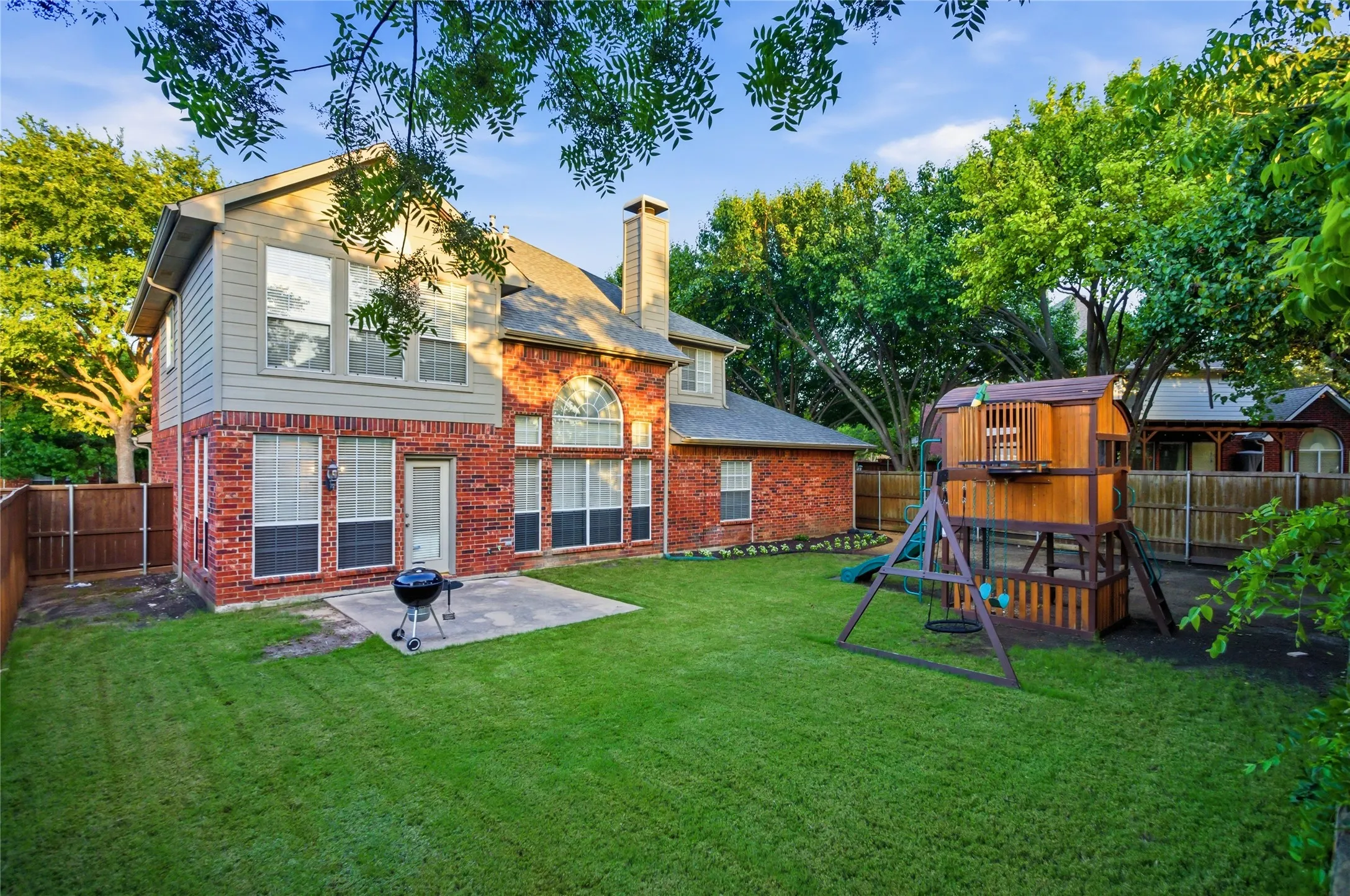 Single Family Residence For Sale in Collin County , 8612 Falcon Crest Drive, Mc Kinney, Texas 75072, 4 Bedroom, 3 Bathroom, 3 Garage spaces, 2,450 Sqft, built in 1999, mls#21286502, Real Estate Agent in Mc Kinney, Homes For Sale in Collin county, Homes For Sale in Mc Kinney, Realtor in Mc Kinney Texas, Real Estate Brokerage Independent Realty Texas, Luminita Cordes Realtor