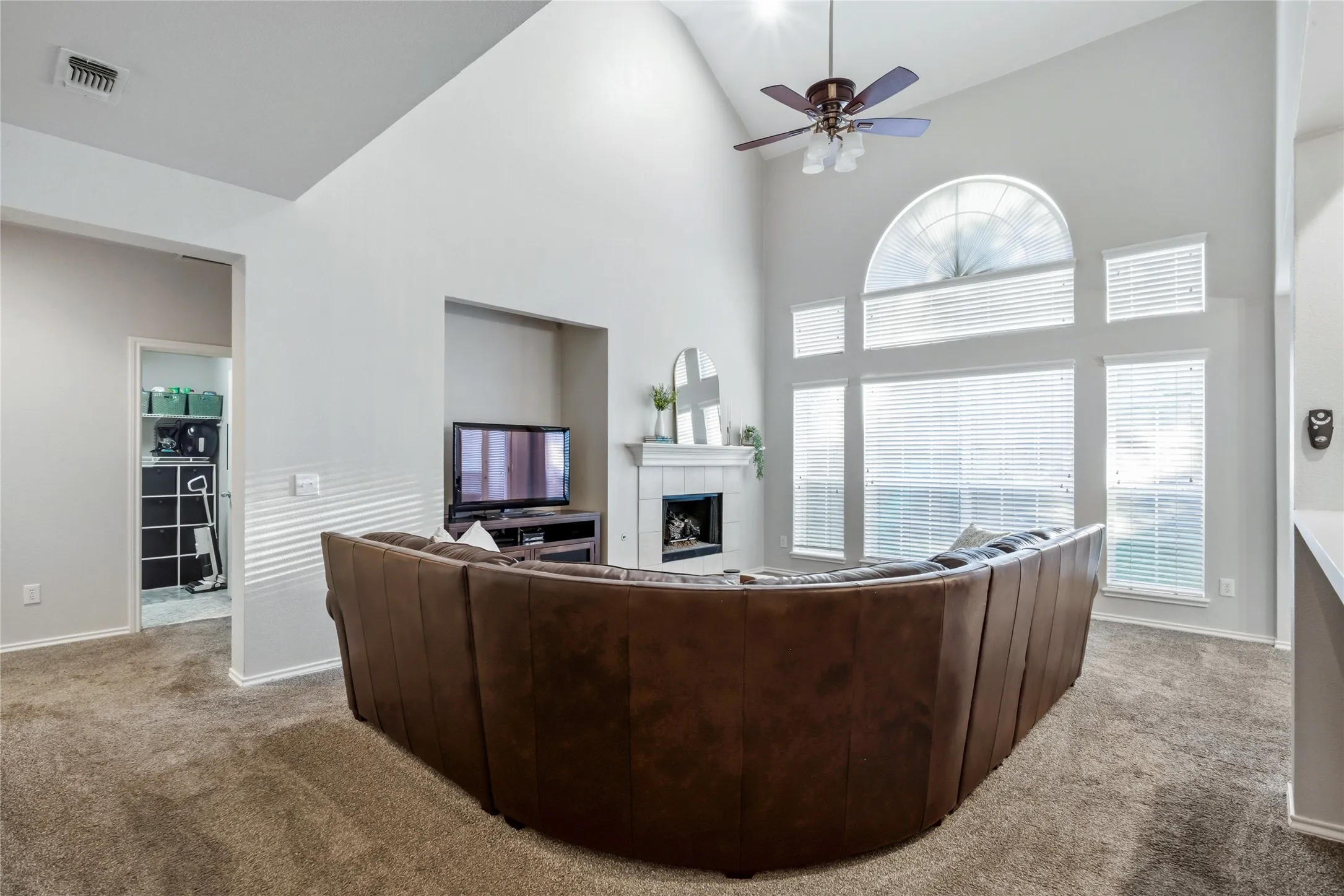 Single Family Residence For Sale in Collin County , 8612 Falcon Crest Drive, Mc Kinney, Texas 75072, 4 Bedroom, 3 Bathroom, 3 Garage spaces, 2,450 Sqft, built in 1999, mls#21286502, Real Estate Agent in Mc Kinney, Homes For Sale in Collin county, Homes For Sale in Mc Kinney, Realtor in Mc Kinney Texas, Real Estate Brokerage Independent Realty Texas, Luminita Cordes Realtor