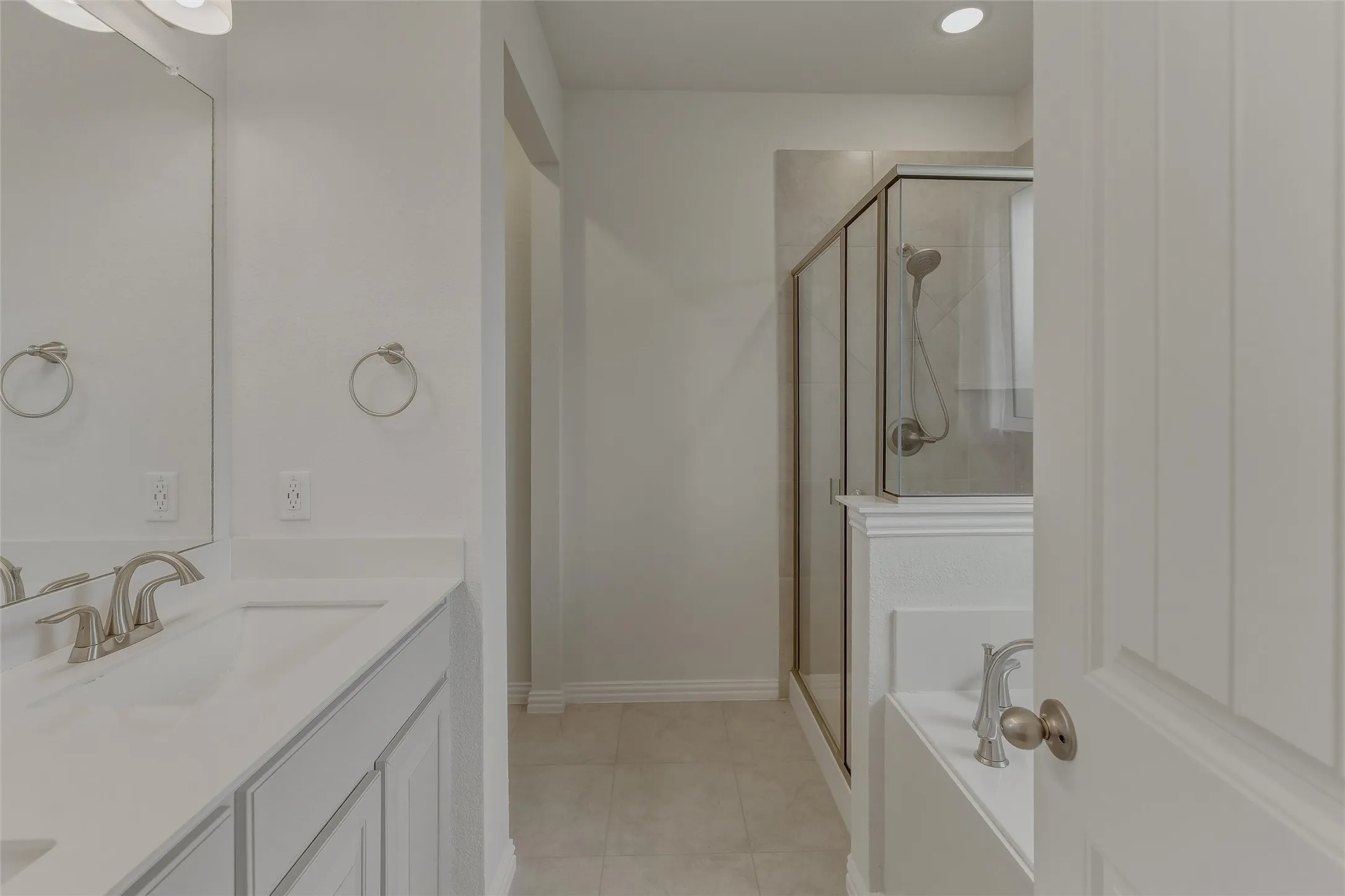 Single Family Residence For Sale in Parker County , 1037 Flagstone Drive, Weatherford, Texas 76085, 3 Bedroom, 2 Bathroom, 2 Garage spaces, 2,033 Sqft, built in 2021, mls#21287481, Real Estate Agent in Weatherford, Homes For Sale in Parker county, Homes For Sale in Weatherford, Realtor in Weatherford Texas, Real Estate Brokerage Independent Realty Texas, Luminita Cordes Realtor