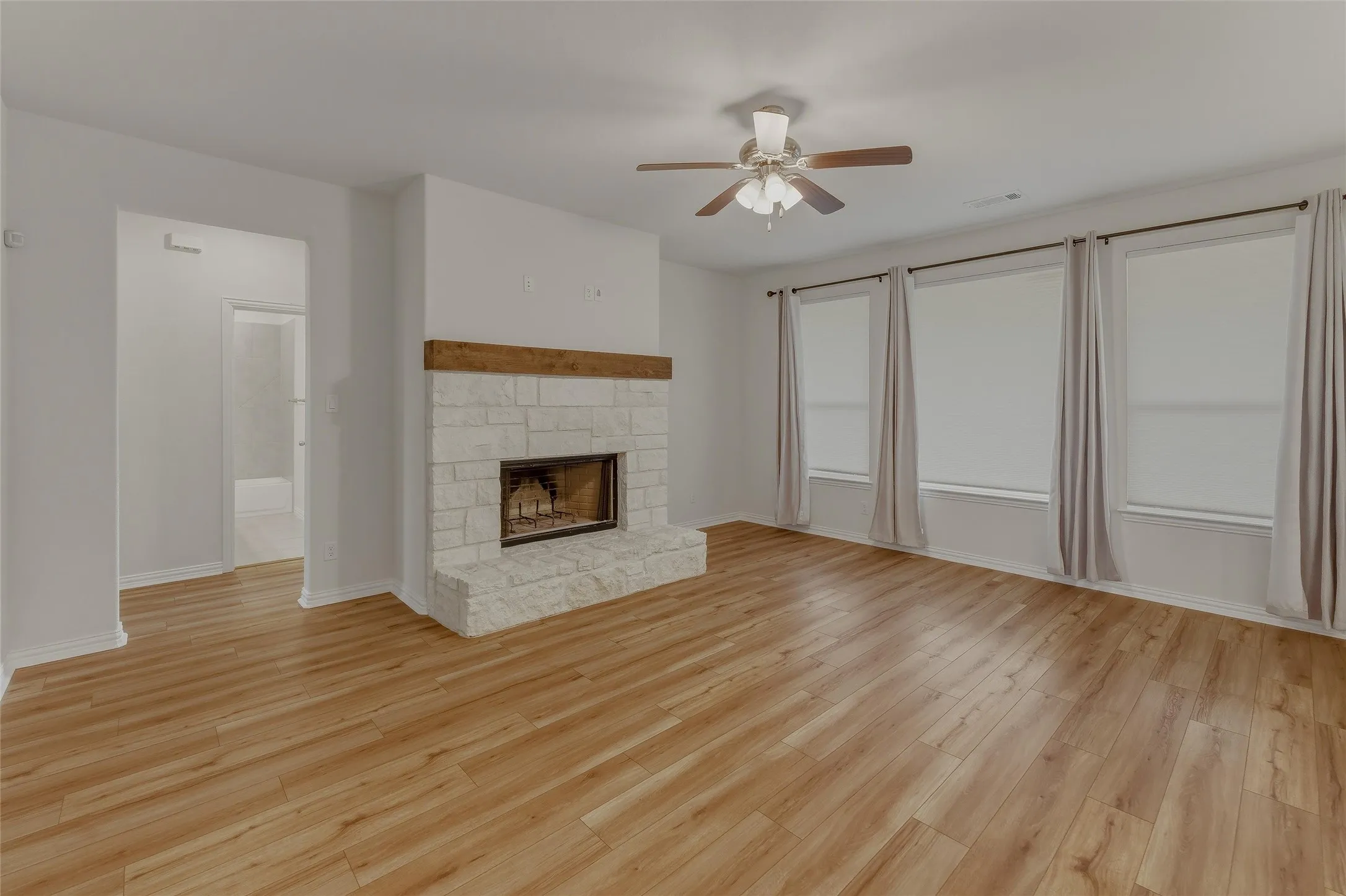 Single Family Residence For Sale in Parker County , 1037 Flagstone Drive, Weatherford, Texas 76085, 3 Bedroom, 2 Bathroom, 2 Garage spaces, 2,033 Sqft, built in 2021, mls#21287481, Real Estate Agent in Weatherford, Homes For Sale in Parker county, Homes For Sale in Weatherford, Realtor in Weatherford Texas, Real Estate Brokerage Independent Realty Texas, Luminita Cordes Realtor