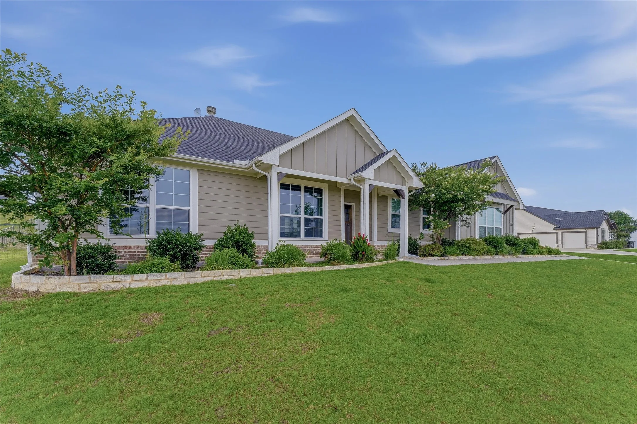 Single Family Residence For Sale in Parker County , 1037 Flagstone Drive, Weatherford, Texas 76085, 3 Bedroom, 2 Bathroom, 2 Garage spaces, 2,033 Sqft, built in 2021, mls#21287481, Real Estate Agent in Weatherford, Homes For Sale in Parker county, Homes For Sale in Weatherford, Realtor in Weatherford Texas, Real Estate Brokerage Independent Realty Texas, Luminita Cordes Realtor
