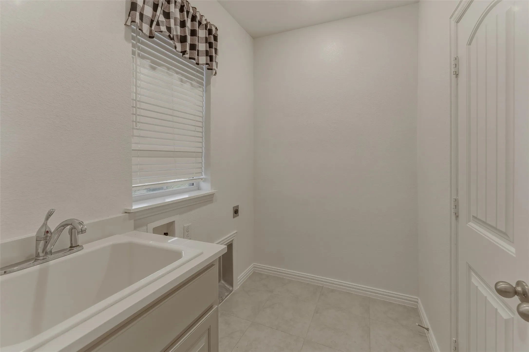 Single Family Residence For Sale in Parker County , 1037 Flagstone Drive, Weatherford, Texas 76085, 3 Bedroom, 2 Bathroom, 2 Garage spaces, 2,033 Sqft, built in 2021, mls#21287481, Real Estate Agent in Weatherford, Homes For Sale in Parker county, Homes For Sale in Weatherford, Realtor in Weatherford Texas, Real Estate Brokerage Independent Realty Texas, Luminita Cordes Realtor