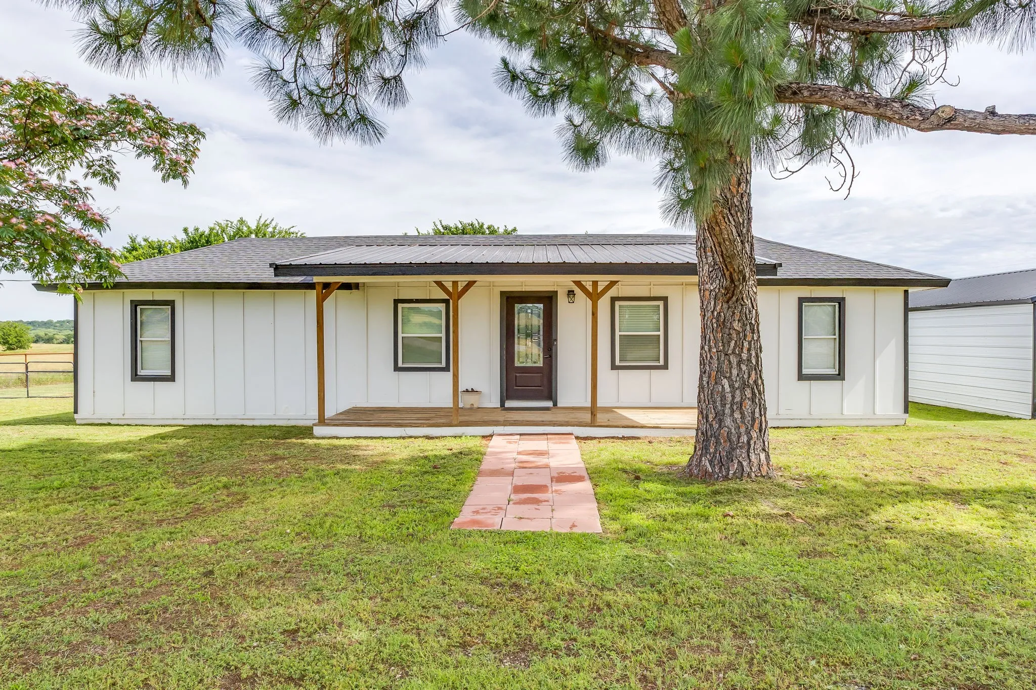 Single Family Residence For Sale in Palo Pinto County , 6296 Fm 1195, Mineral Wells, Texas 76067, 3 Bedroom, 2 Bathroom, Garage spaces, 1,620 Sqft, built in 0, mls#21287431, Real Estate Agent in Mineral Wells, Homes For Sale in Palo Pinto county, Homes For Sale in Mineral Wells, Realtor in Mineral Wells Texas, Real Estate Brokerage Independent Realty Texas, Luminita Cordes Realtor