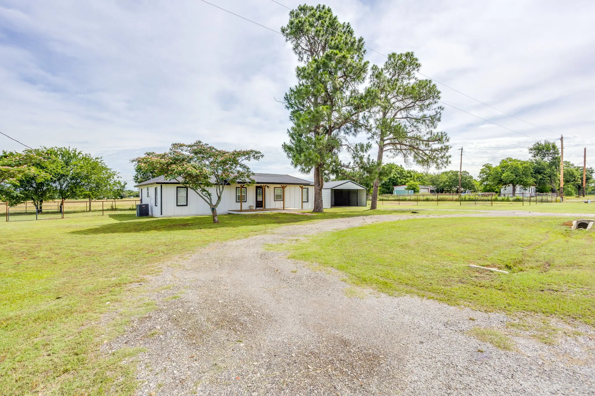 Single Family Residence For Sale in Palo Pinto County , 6296 Fm 1195, Mineral Wells, Texas 76067, 3 Bedroom, 2 Bathroom, Garage spaces, 1,620 Sqft, built in 0, mls#21287431, Real Estate Agent in Mineral Wells, Homes For Sale in Palo Pinto county, Homes For Sale in Mineral Wells, Realtor in Mineral Wells Texas, Real Estate Brokerage Independent Realty Texas, Luminita Cordes Realtor