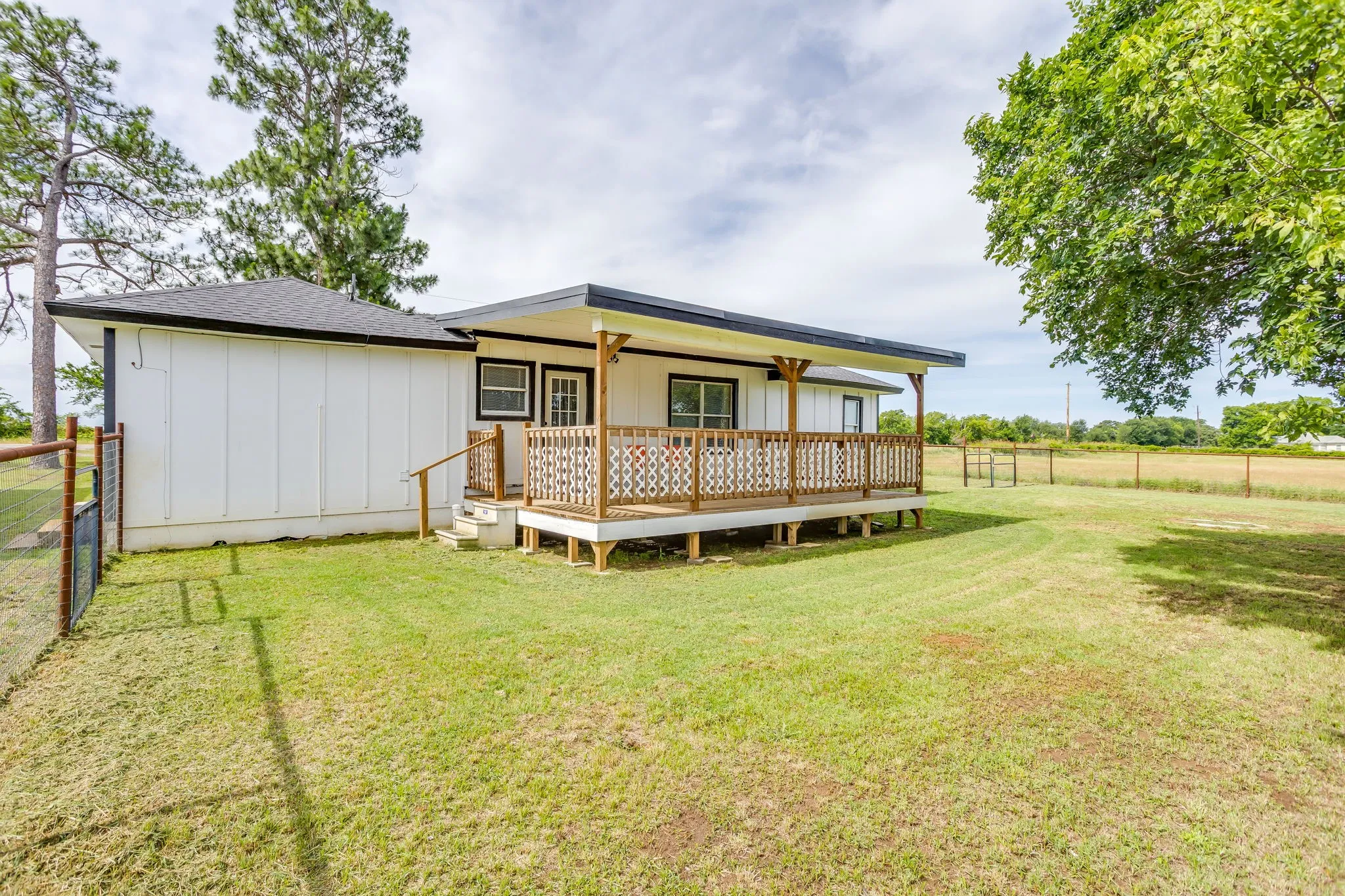 Single Family Residence For Sale in Palo Pinto County , 6296 Fm 1195, Mineral Wells, Texas 76067, 3 Bedroom, 2 Bathroom, Garage spaces, 1,620 Sqft, built in 0, mls#21287431, Real Estate Agent in Mineral Wells, Homes For Sale in Palo Pinto county, Homes For Sale in Mineral Wells, Realtor in Mineral Wells Texas, Real Estate Brokerage Independent Realty Texas, Luminita Cordes Realtor