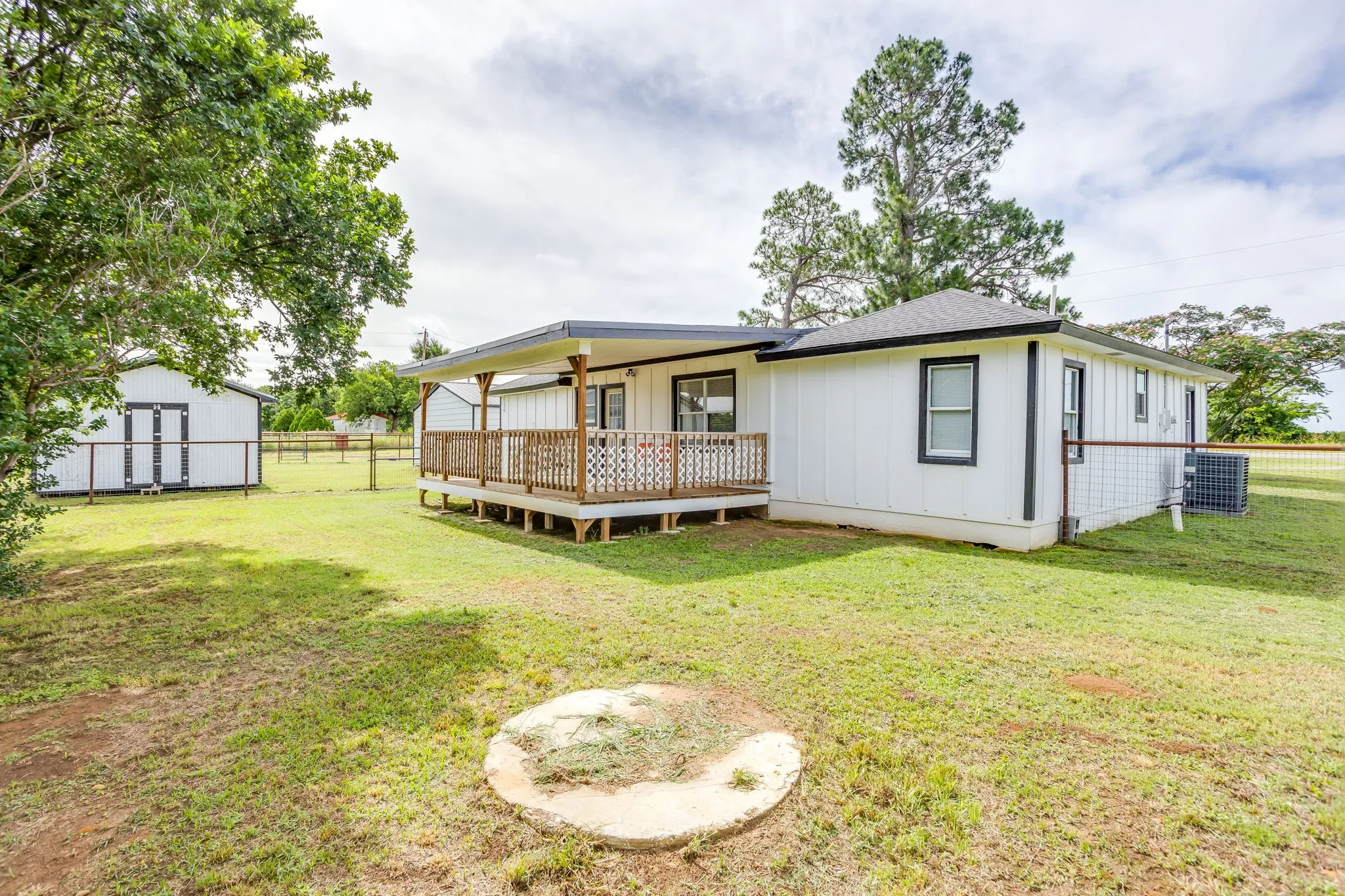Single Family Residence For Sale in Palo Pinto County , 6296 Fm 1195, Mineral Wells, Texas 76067, 3 Bedroom, 2 Bathroom, Garage spaces, 1,620 Sqft, built in 0, mls#21287431, Real Estate Agent in Mineral Wells, Homes For Sale in Palo Pinto county, Homes For Sale in Mineral Wells, Realtor in Mineral Wells Texas, Real Estate Brokerage Independent Realty Texas, Luminita Cordes Realtor