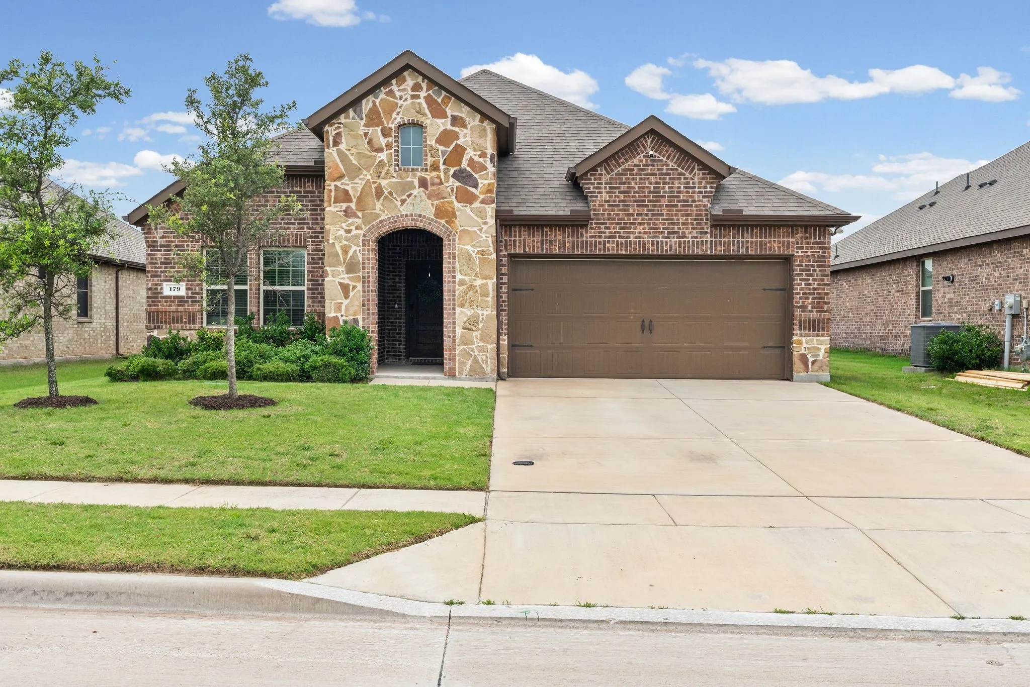Single Family Residence For Sale in Hunt County , 179 Longhorn Pass, Caddo Mills, Texas 75135, 3 Bedroom, 2 Bathroom, 2 Garage spaces, 1,632 Sqft, built in 2021, mls#21285851, Real Estate Agent in Caddo Mills, Homes For Sale in Hunt county, Homes For Sale in Caddo Mills, Realtor in Caddo Mills Texas, Real Estate Brokerage Independent Realty Texas, Luminita Cordes Realtor