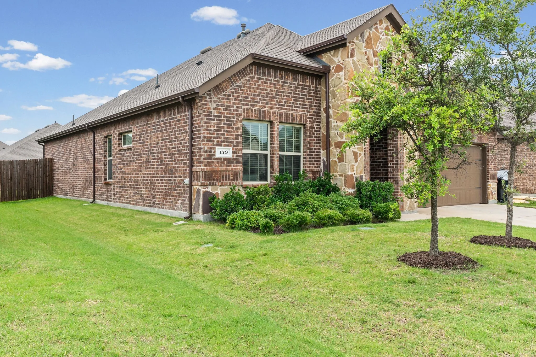 Single Family Residence For Sale in Hunt County , 179 Longhorn Pass, Caddo Mills, Texas 75135, 3 Bedroom, 2 Bathroom, 2 Garage spaces, 1,632 Sqft, built in 2021, mls#21285851, Real Estate Agent in Caddo Mills, Homes For Sale in Hunt county, Homes For Sale in Caddo Mills, Realtor in Caddo Mills Texas, Real Estate Brokerage Independent Realty Texas, Luminita Cordes Realtor