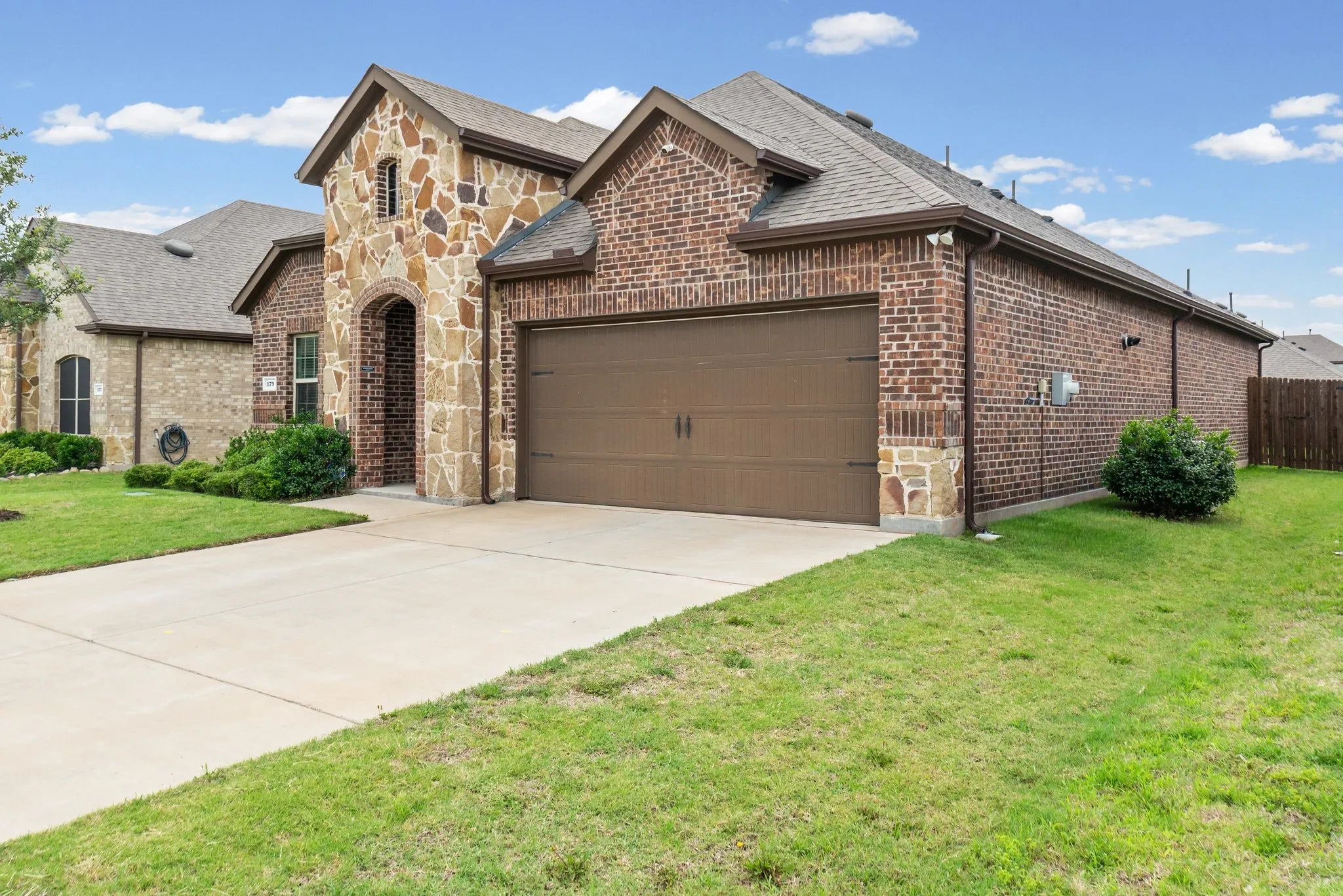 Single Family Residence For Sale in Hunt County , 179 Longhorn Pass, Caddo Mills, Texas 75135, 3 Bedroom, 2 Bathroom, 2 Garage spaces, 1,632 Sqft, built in 2021, mls#21285851, Real Estate Agent in Caddo Mills, Homes For Sale in Hunt county, Homes For Sale in Caddo Mills, Realtor in Caddo Mills Texas, Real Estate Brokerage Independent Realty Texas, Luminita Cordes Realtor
