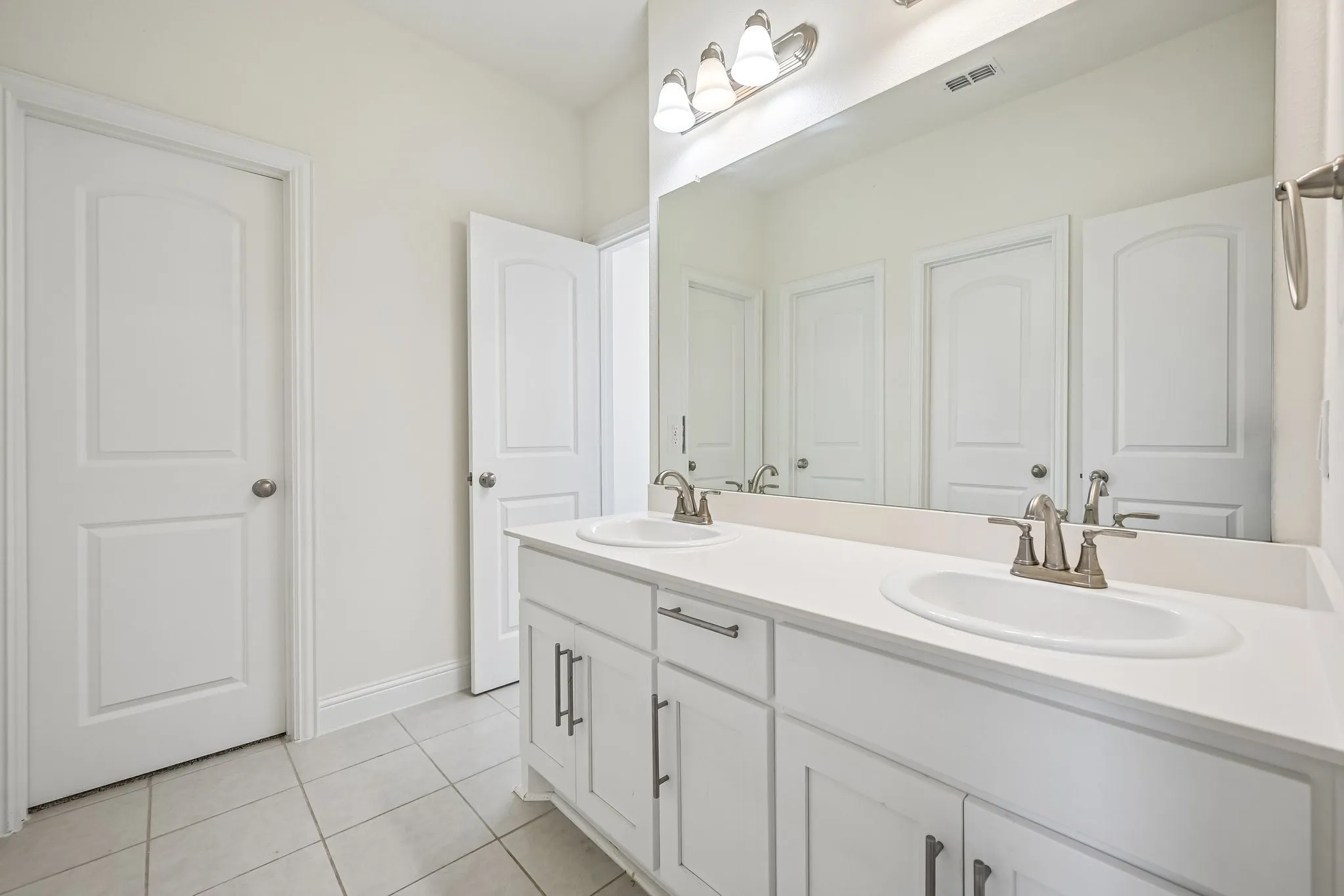 Single Family Residence For Sale in Collin County , 4002 Morning Dove Drive, Melissa, Texas 75454, 4 Bedroom, 4 Bathroom, 2 Garage spaces, 2,544 Sqft, built in 2021, mls#21287175, Real Estate Agent in Melissa, Homes For Sale in Collin county, Homes For Sale in Melissa, Realtor in Melissa Texas, Real Estate Brokerage Independent Realty Texas, Luminita Cordes Realtor