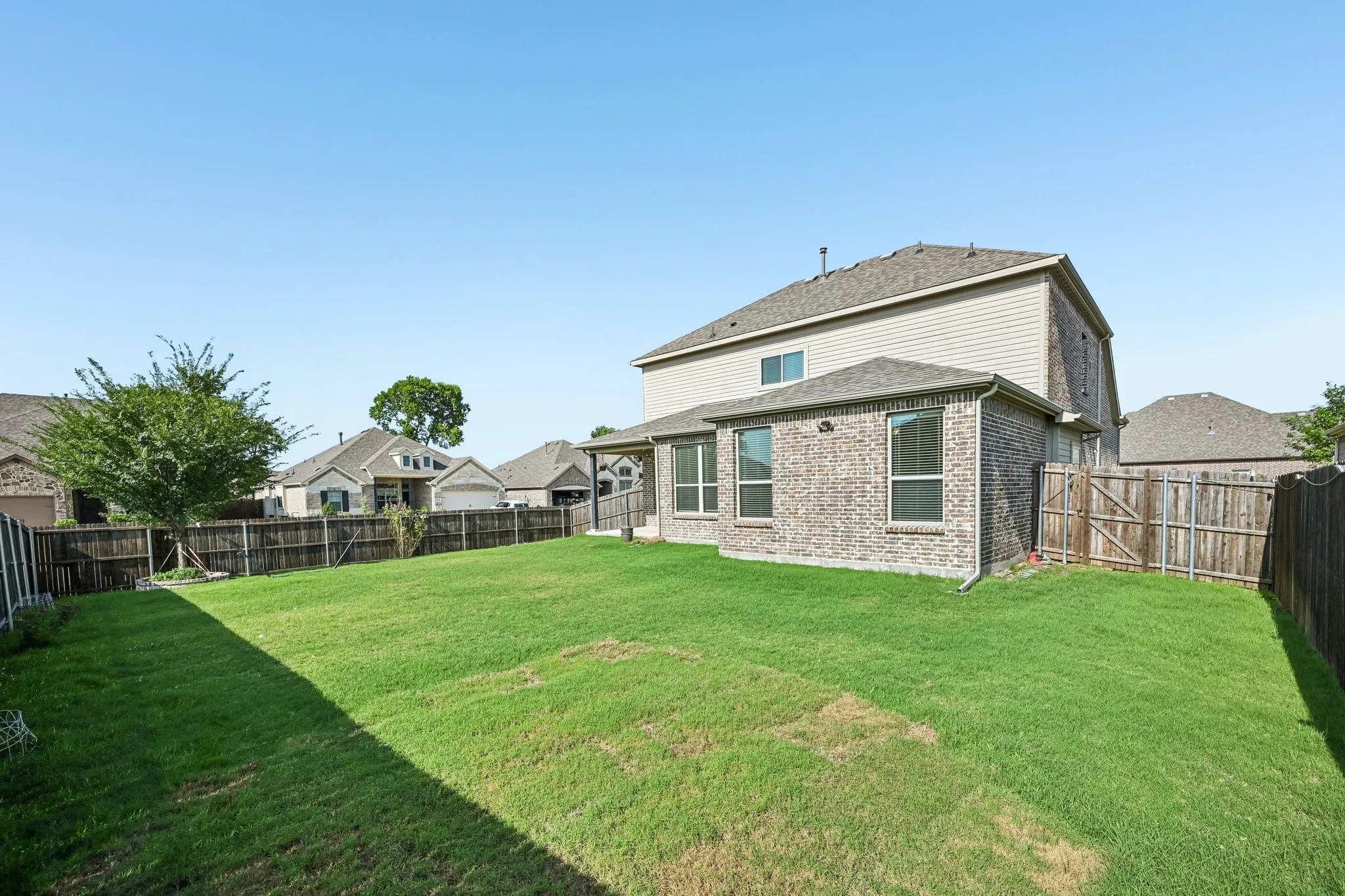 Single Family Residence For Sale in Collin County , 4002 Morning Dove Drive, Melissa, Texas 75454, 4 Bedroom, 4 Bathroom, 2 Garage spaces, 2,544 Sqft, built in 2021, mls#21287175, Real Estate Agent in Melissa, Homes For Sale in Collin county, Homes For Sale in Melissa, Realtor in Melissa Texas, Real Estate Brokerage Independent Realty Texas, Luminita Cordes Realtor