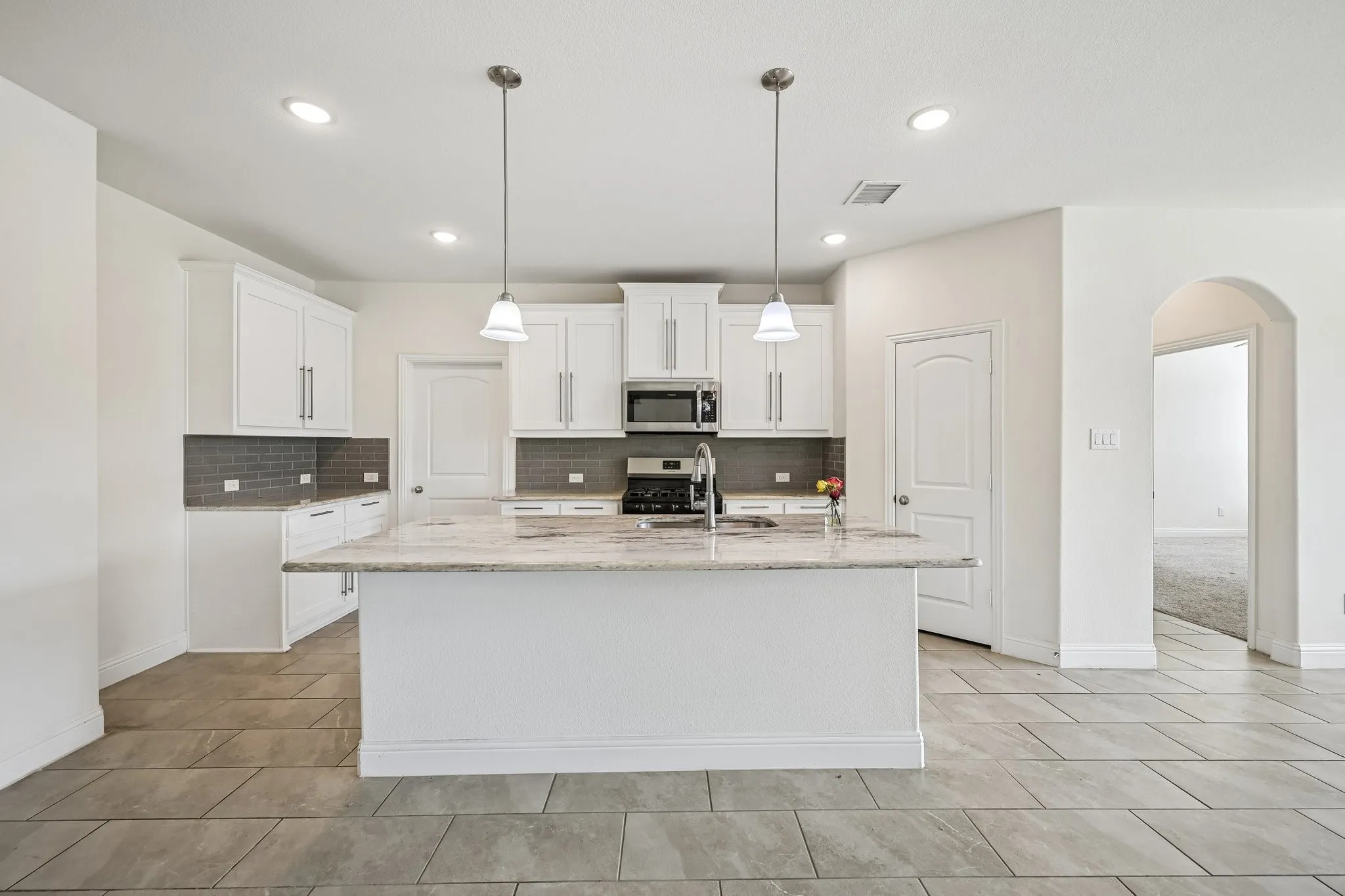 Single Family Residence For Sale in Collin County , 4002 Morning Dove Drive, Melissa, Texas 75454, 4 Bedroom, 4 Bathroom, 2 Garage spaces, 2,544 Sqft, built in 2021, mls#21287175, Real Estate Agent in Melissa, Homes For Sale in Collin county, Homes For Sale in Melissa, Realtor in Melissa Texas, Real Estate Brokerage Independent Realty Texas, Luminita Cordes Realtor