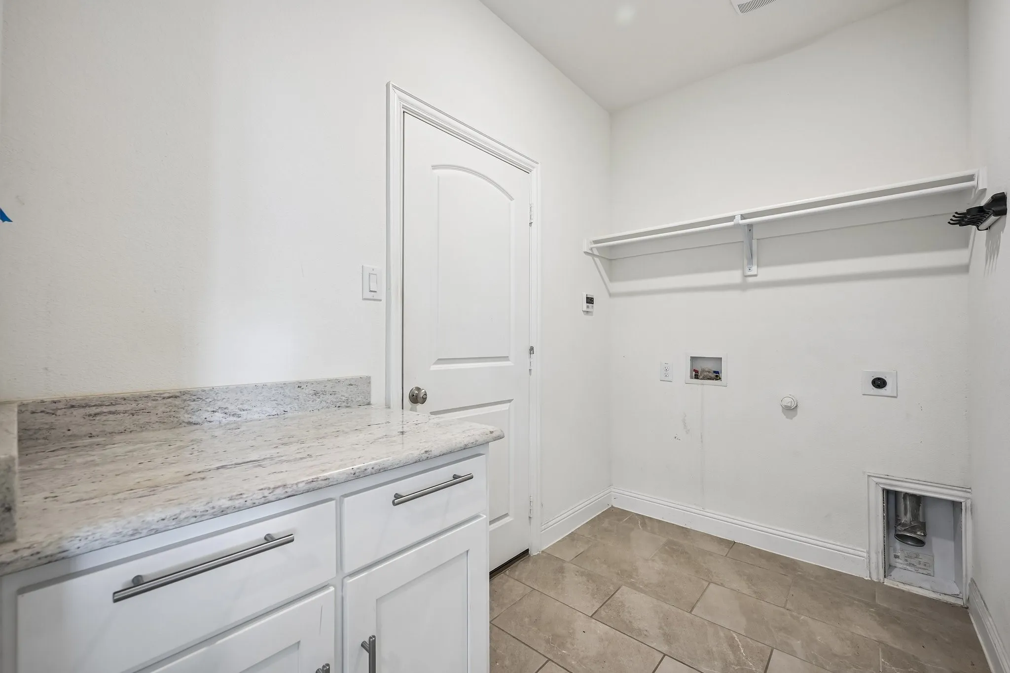 Single Family Residence For Sale in Collin County , 4002 Morning Dove Drive, Melissa, Texas 75454, 4 Bedroom, 4 Bathroom, 2 Garage spaces, 2,544 Sqft, built in 2021, mls#21287175, Real Estate Agent in Melissa, Homes For Sale in Collin county, Homes For Sale in Melissa, Realtor in Melissa Texas, Real Estate Brokerage Independent Realty Texas, Luminita Cordes Realtor