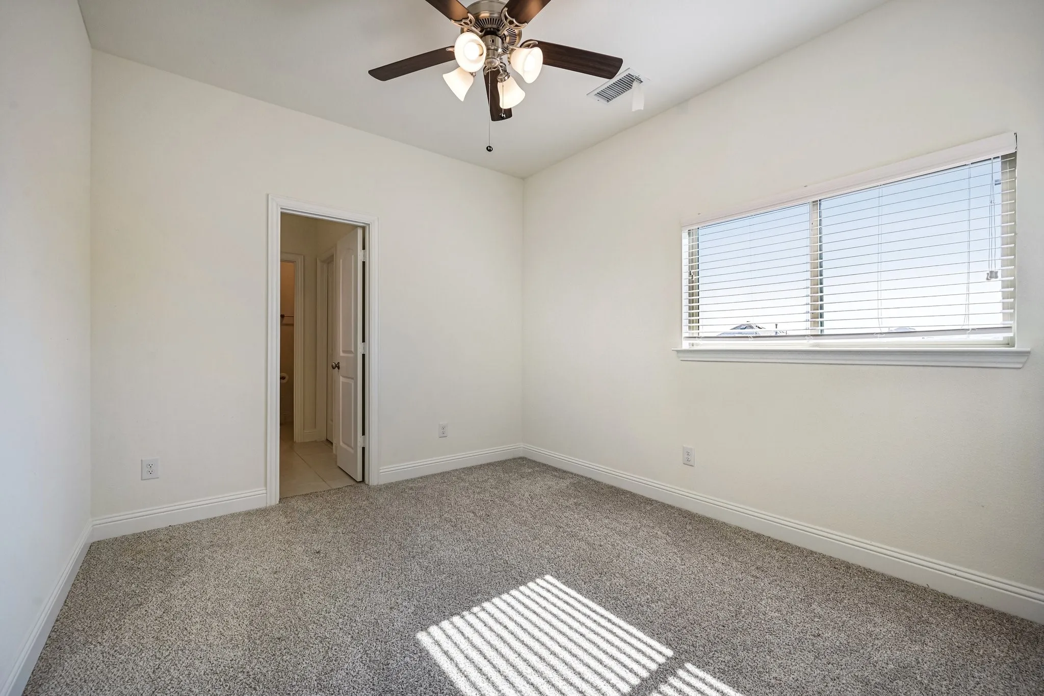 Single Family Residence For Sale in Collin County , 4002 Morning Dove Drive, Melissa, Texas 75454, 4 Bedroom, 4 Bathroom, 2 Garage spaces, 2,544 Sqft, built in 2021, mls#21287175, Real Estate Agent in Melissa, Homes For Sale in Collin county, Homes For Sale in Melissa, Realtor in Melissa Texas, Real Estate Brokerage Independent Realty Texas, Luminita Cordes Realtor
