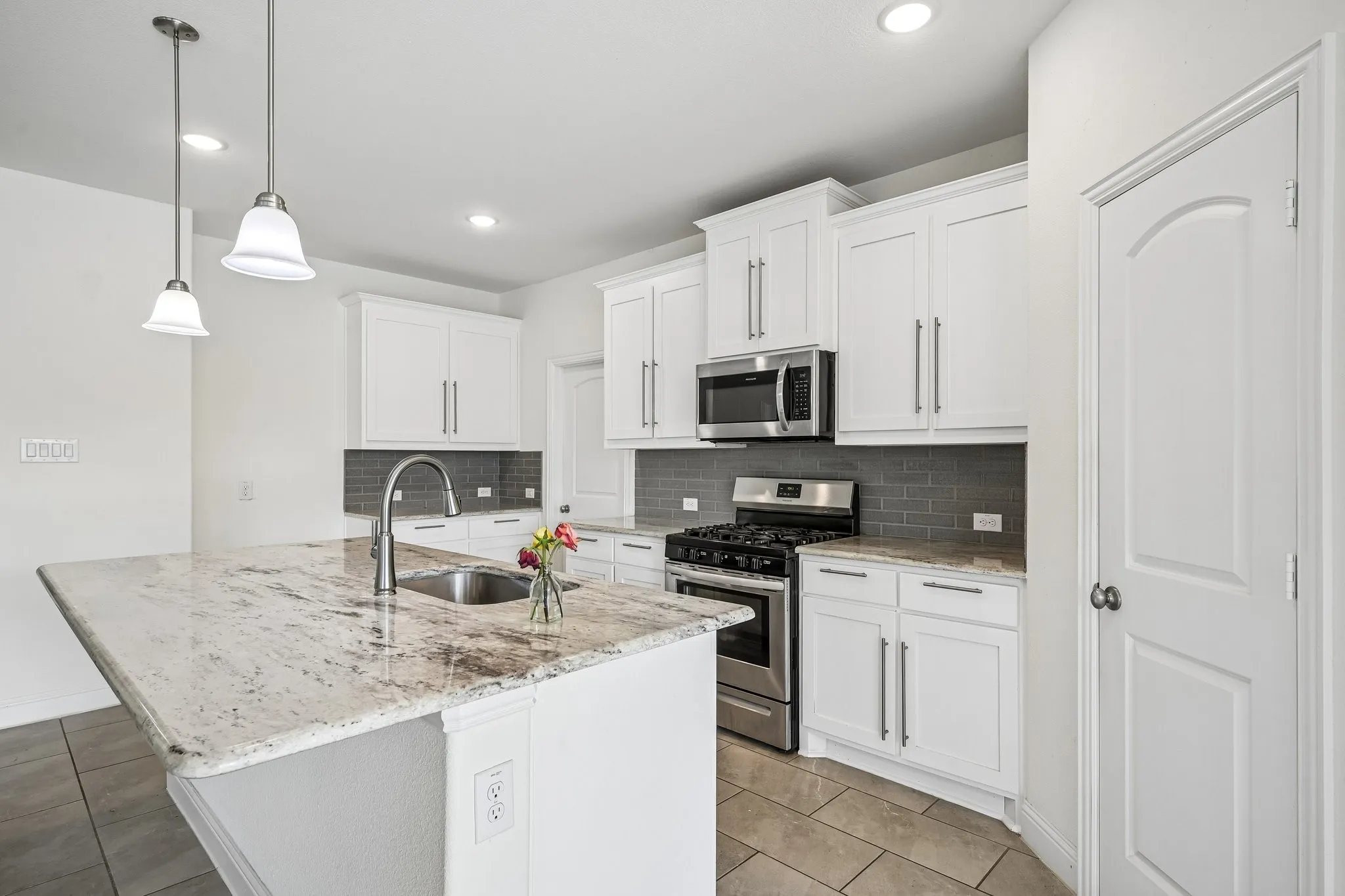 Single Family Residence For Sale in Collin County , 4002 Morning Dove Drive, Melissa, Texas 75454, 4 Bedroom, 4 Bathroom, 2 Garage spaces, 2,544 Sqft, built in 2021, mls#21287175, Real Estate Agent in Melissa, Homes For Sale in Collin county, Homes For Sale in Melissa, Realtor in Melissa Texas, Real Estate Brokerage Independent Realty Texas, Luminita Cordes Realtor