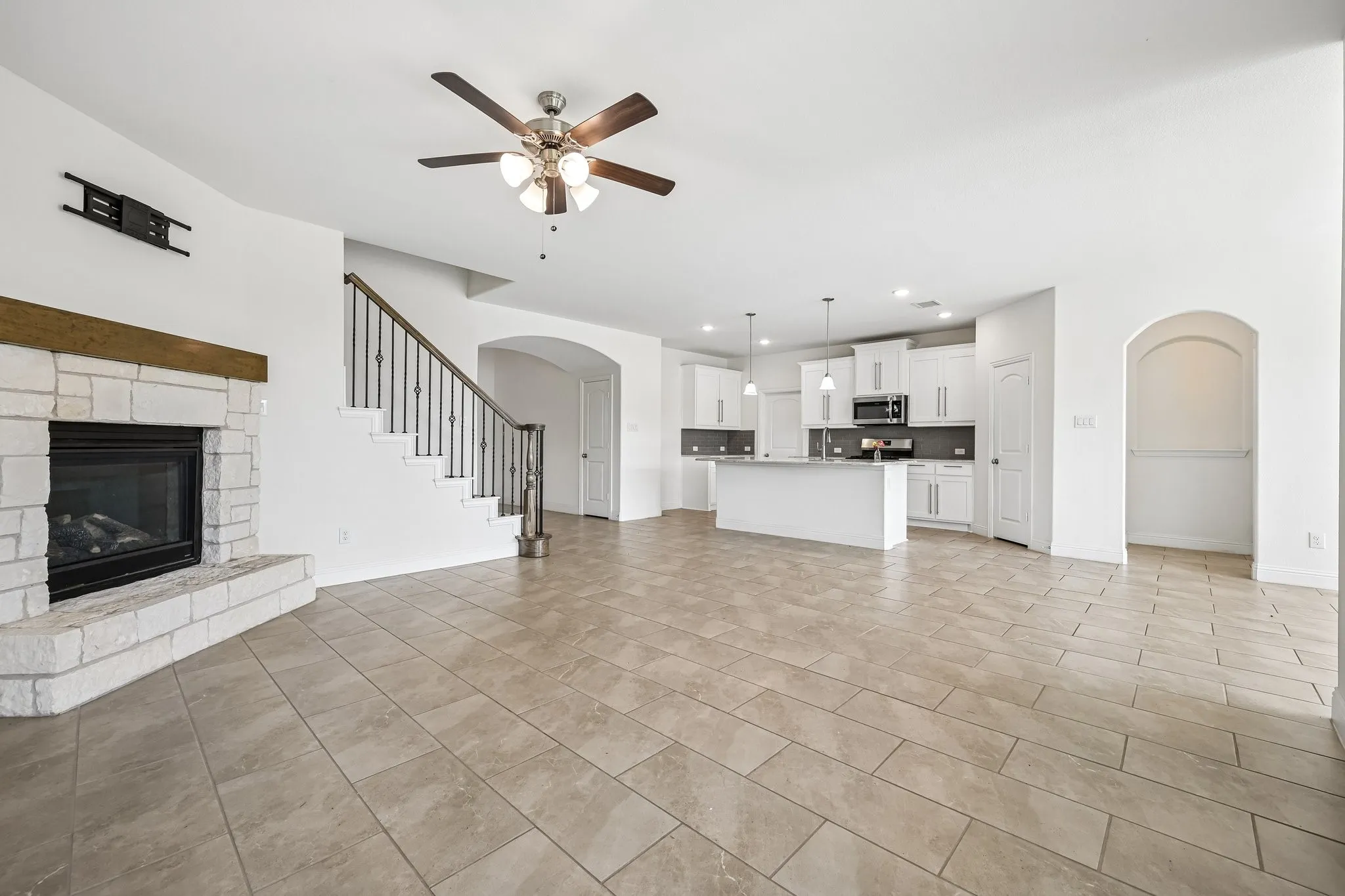 Single Family Residence For Sale in Collin County , 4002 Morning Dove Drive, Melissa, Texas 75454, 4 Bedroom, 4 Bathroom, 2 Garage spaces, 2,544 Sqft, built in 2021, mls#21287175, Real Estate Agent in Melissa, Homes For Sale in Collin county, Homes For Sale in Melissa, Realtor in Melissa Texas, Real Estate Brokerage Independent Realty Texas, Luminita Cordes Realtor