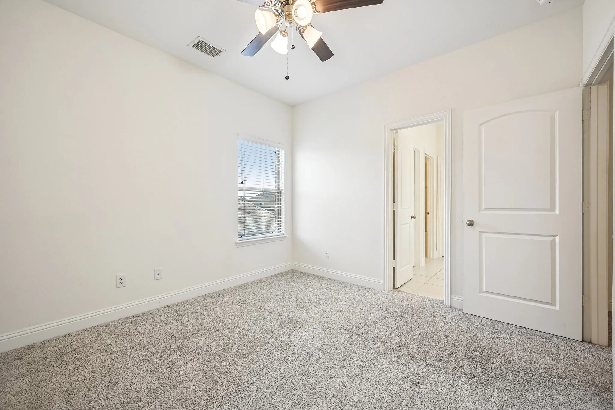 Single Family Residence For Sale in Collin County , 4002 Morning Dove Drive, Melissa, Texas 75454, 4 Bedroom, 4 Bathroom, 2 Garage spaces, 2,544 Sqft, built in 2021, mls#21287175, Real Estate Agent in Melissa, Homes For Sale in Collin county, Homes For Sale in Melissa, Realtor in Melissa Texas, Real Estate Brokerage Independent Realty Texas, Luminita Cordes Realtor