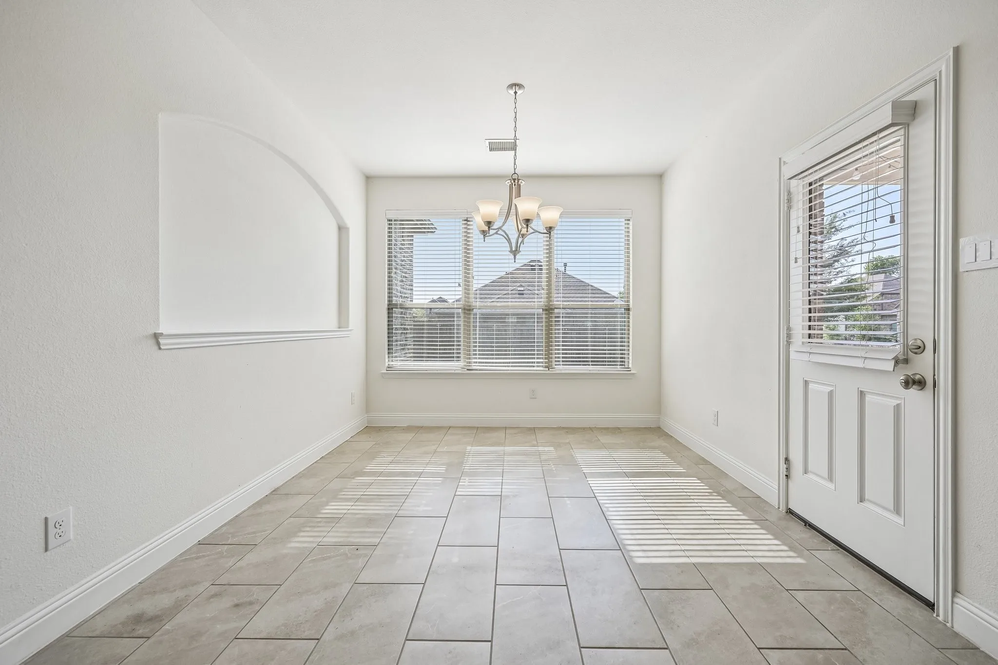 Single Family Residence For Sale in Collin County , 4002 Morning Dove Drive, Melissa, Texas 75454, 4 Bedroom, 4 Bathroom, 2 Garage spaces, 2,544 Sqft, built in 2021, mls#21287175, Real Estate Agent in Melissa, Homes For Sale in Collin county, Homes For Sale in Melissa, Realtor in Melissa Texas, Real Estate Brokerage Independent Realty Texas, Luminita Cordes Realtor