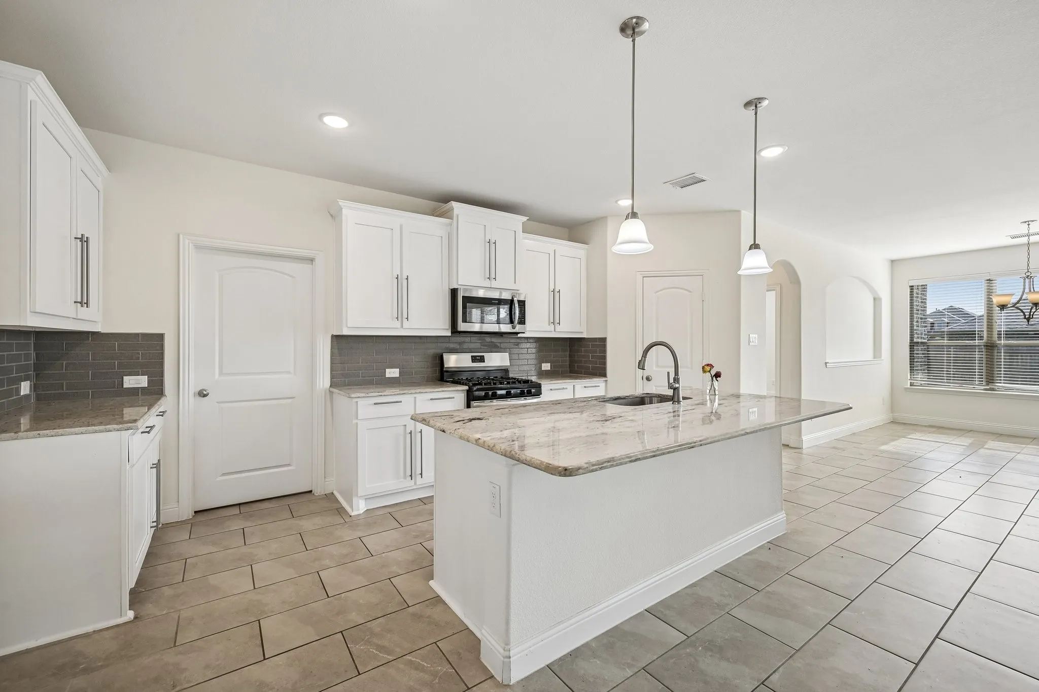 Single Family Residence For Sale in Collin County , 4002 Morning Dove Drive, Melissa, Texas 75454, 4 Bedroom, 4 Bathroom, 2 Garage spaces, 2,544 Sqft, built in 2021, mls#21287175, Real Estate Agent in Melissa, Homes For Sale in Collin county, Homes For Sale in Melissa, Realtor in Melissa Texas, Real Estate Brokerage Independent Realty Texas, Luminita Cordes Realtor