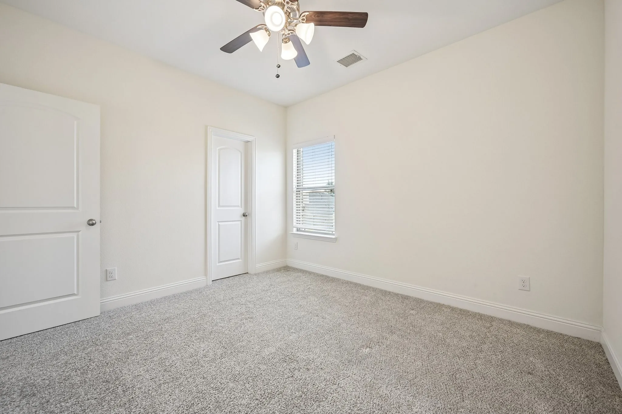 Single Family Residence For Sale in Collin County , 4002 Morning Dove Drive, Melissa, Texas 75454, 4 Bedroom, 4 Bathroom, 2 Garage spaces, 2,544 Sqft, built in 2021, mls#21287175, Real Estate Agent in Melissa, Homes For Sale in Collin county, Homes For Sale in Melissa, Realtor in Melissa Texas, Real Estate Brokerage Independent Realty Texas, Luminita Cordes Realtor