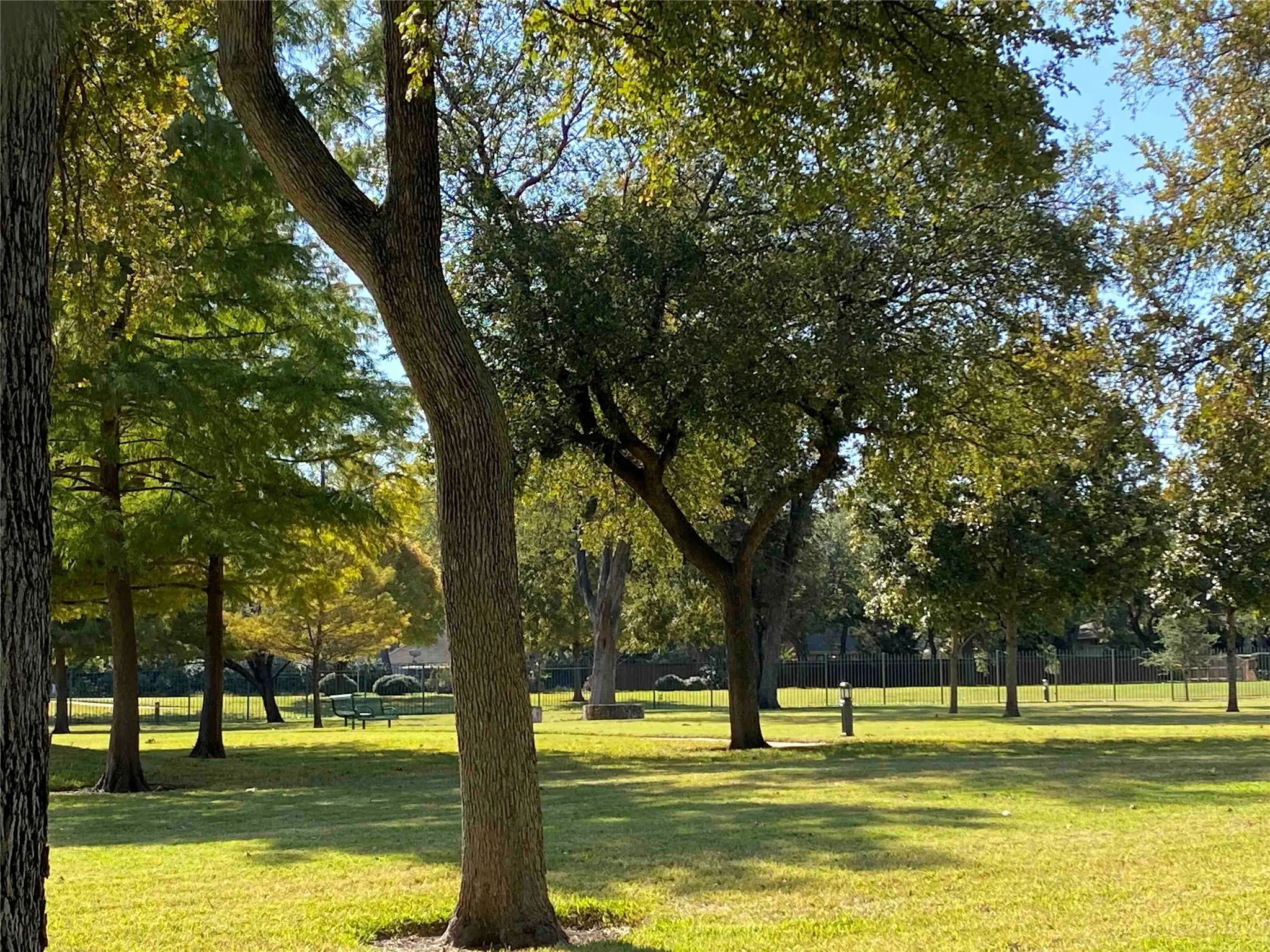 Single Family Residence For Sale in Dallas County , 7111 Hill Forest Drive, Dallas, Texas 75230, 3 Bedroom, 4 Bathroom, 2 Garage spaces, 4,447 Sqft, built in 1999, mls#21287495, Real Estate Agent in Dallas, Homes For Sale in Dallas county, Homes For Sale in Dallas, Realtor in Dallas Texas, Real Estate Brokerage Independent Realty Texas, Luminita Cordes Realtor