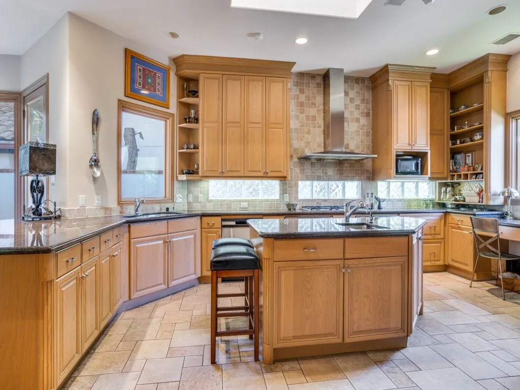 Single Family Residence For Sale in Dallas County , 7111 Hill Forest Drive, Dallas, Texas 75230, 3 Bedroom, 4 Bathroom, 2 Garage spaces, 4,447 Sqft, built in 1999, mls#21287495, Real Estate Agent in Dallas, Homes For Sale in Dallas county, Homes For Sale in Dallas, Realtor in Dallas Texas, Real Estate Brokerage Independent Realty Texas, Luminita Cordes Realtor