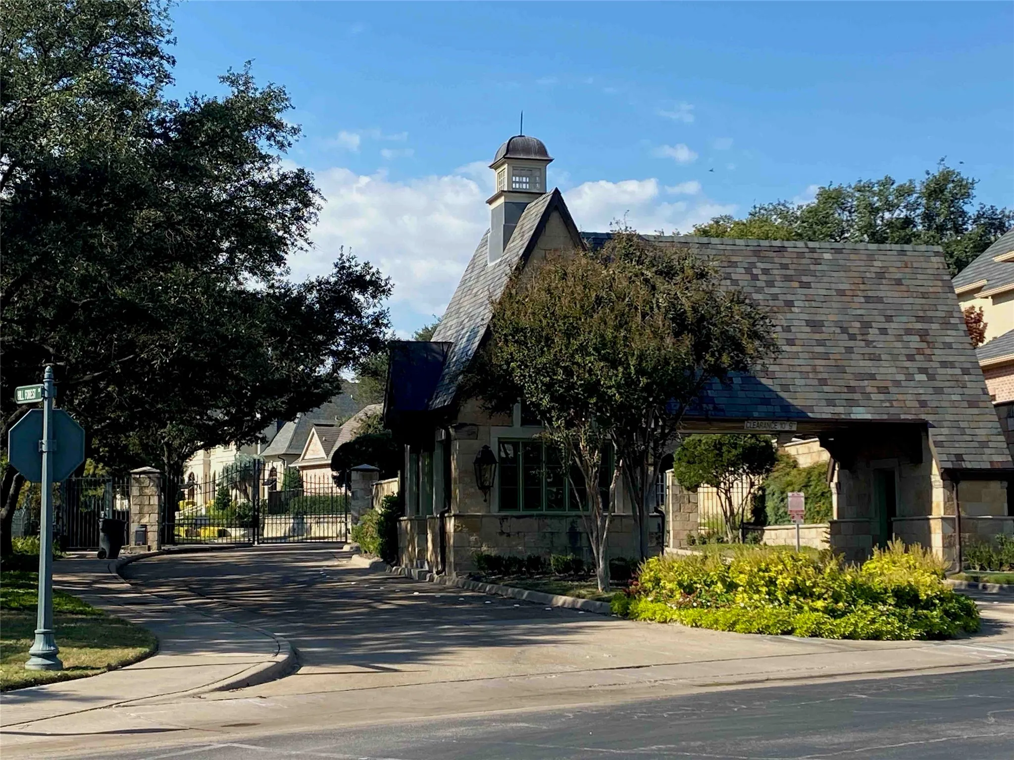 Single Family Residence For Sale in Dallas County , 7111 Hill Forest Drive, Dallas, Texas 75230, 3 Bedroom, 4 Bathroom, 2 Garage spaces, 4,447 Sqft, built in 1999, mls#21287495, Real Estate Agent in Dallas, Homes For Sale in Dallas county, Homes For Sale in Dallas, Realtor in Dallas Texas, Real Estate Brokerage Independent Realty Texas, Luminita Cordes Realtor
