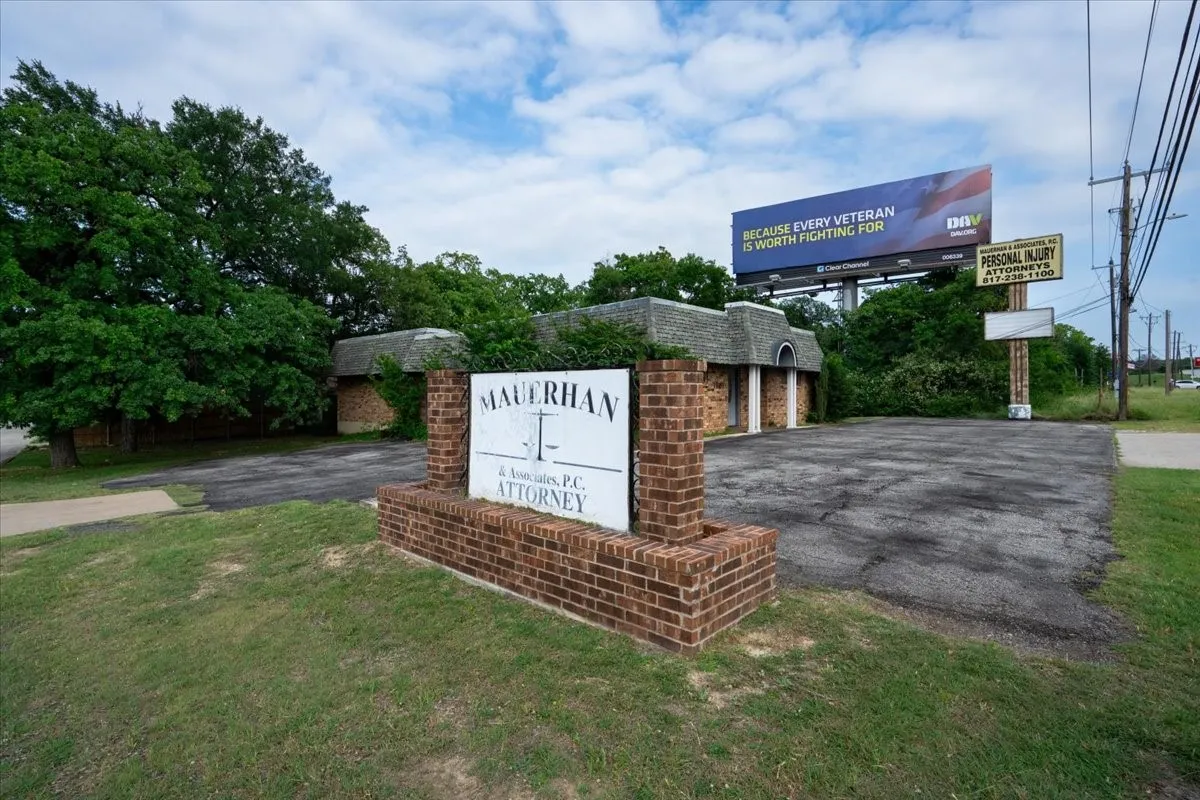 Office For Sale in Tarrant County , 1501 Southeast Parkway, Azle, Texas 76020, 0, 0, Garage spaces, 0 Sqft, built in 1976, mls#21281085, Real Estate Agent in Azle, Homes For Sale in Tarrant county, Homes For Sale in Azle, Realtor in Azle Texas, Real Estate Brokerage Independent Realty Texas, Luminita Cordes Realtor
