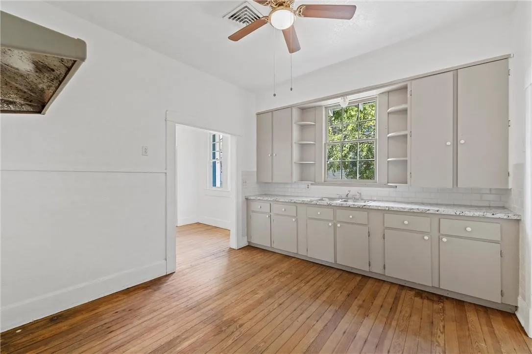 Single Family Residence For Sale in Falls County , 433 Chambers Street, Marlin, Texas 76661, 3 Bedroom, 3 Bathroom, Garage spaces, 2,284 Sqft, built in 0, mls#21287455, Real Estate Agent in Marlin, Homes For Sale in Falls county, Homes For Sale in Marlin, Realtor in Marlin Texas, Real Estate Brokerage Independent Realty Texas, Luminita Cordes Realtor