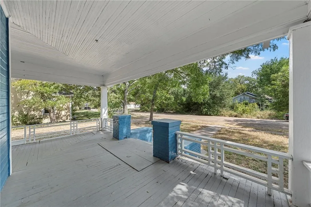 Single Family Residence For Sale in Falls County , 433 Chambers Street, Marlin, Texas 76661, 3 Bedroom, 3 Bathroom, Garage spaces, 2,284 Sqft, built in 0, mls#21287455, Real Estate Agent in Marlin, Homes For Sale in Falls county, Homes For Sale in Marlin, Realtor in Marlin Texas, Real Estate Brokerage Independent Realty Texas, Luminita Cordes Realtor