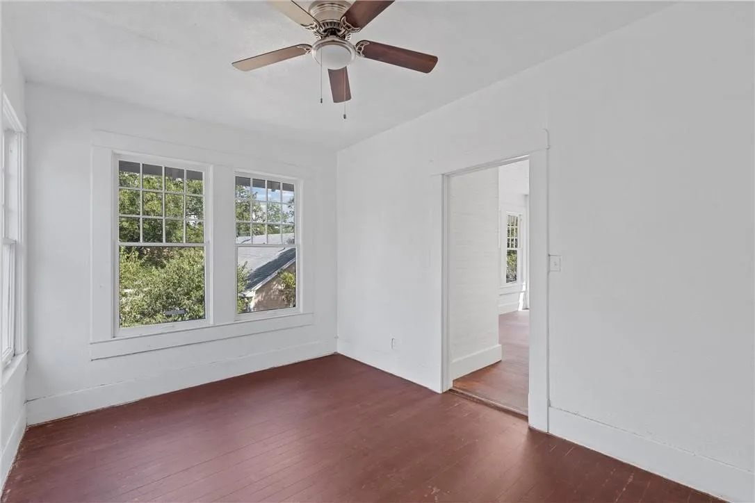 Single Family Residence For Sale in Falls County , 433 Chambers Street, Marlin, Texas 76661, 3 Bedroom, 3 Bathroom, Garage spaces, 2,284 Sqft, built in 0, mls#21287455, Real Estate Agent in Marlin, Homes For Sale in Falls county, Homes For Sale in Marlin, Realtor in Marlin Texas, Real Estate Brokerage Independent Realty Texas, Luminita Cordes Realtor