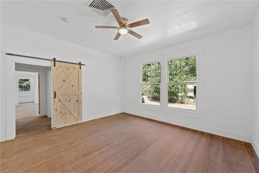 Single Family Residence For Sale in Falls County , 433 Chambers Street, Marlin, Texas 76661, 3 Bedroom, 3 Bathroom, Garage spaces, 2,284 Sqft, built in 0, mls#21287455, Real Estate Agent in Marlin, Homes For Sale in Falls county, Homes For Sale in Marlin, Realtor in Marlin Texas, Real Estate Brokerage Independent Realty Texas, Luminita Cordes Realtor