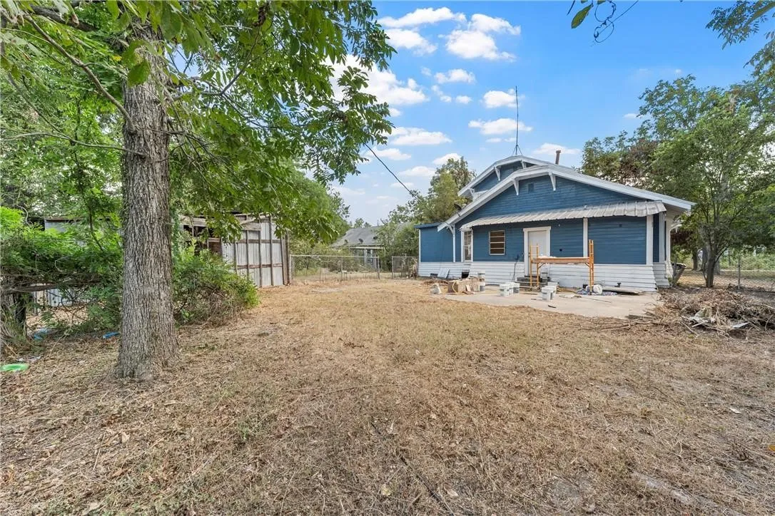 Single Family Residence For Sale in Falls County , 433 Chambers Street, Marlin, Texas 76661, 3 Bedroom, 3 Bathroom, Garage spaces, 2,284 Sqft, built in 0, mls#21287455, Real Estate Agent in Marlin, Homes For Sale in Falls county, Homes For Sale in Marlin, Realtor in Marlin Texas, Real Estate Brokerage Independent Realty Texas, Luminita Cordes Realtor