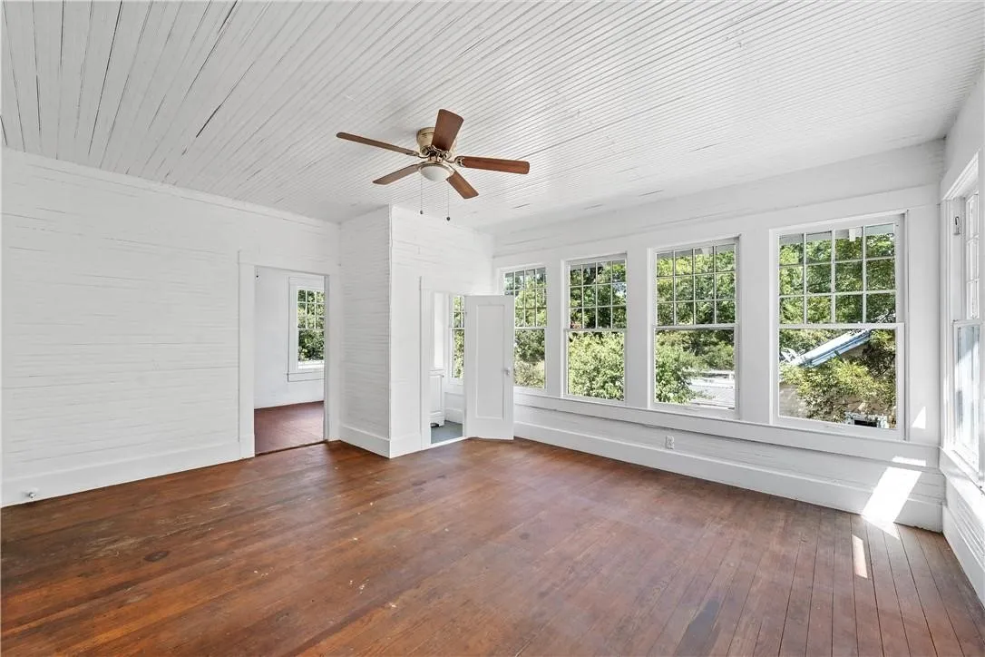 Single Family Residence For Sale in Falls County , 433 Chambers Street, Marlin, Texas 76661, 3 Bedroom, 3 Bathroom, Garage spaces, 2,284 Sqft, built in 0, mls#21287455, Real Estate Agent in Marlin, Homes For Sale in Falls county, Homes For Sale in Marlin, Realtor in Marlin Texas, Real Estate Brokerage Independent Realty Texas, Luminita Cordes Realtor